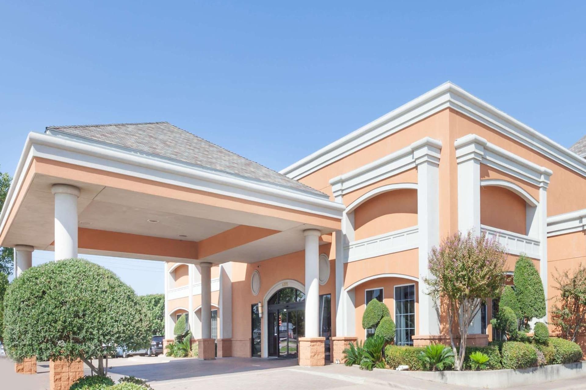 SureStay by Best Western Irving Grapevine DFW North exterior or lobby in Irving, TX — main listing photo