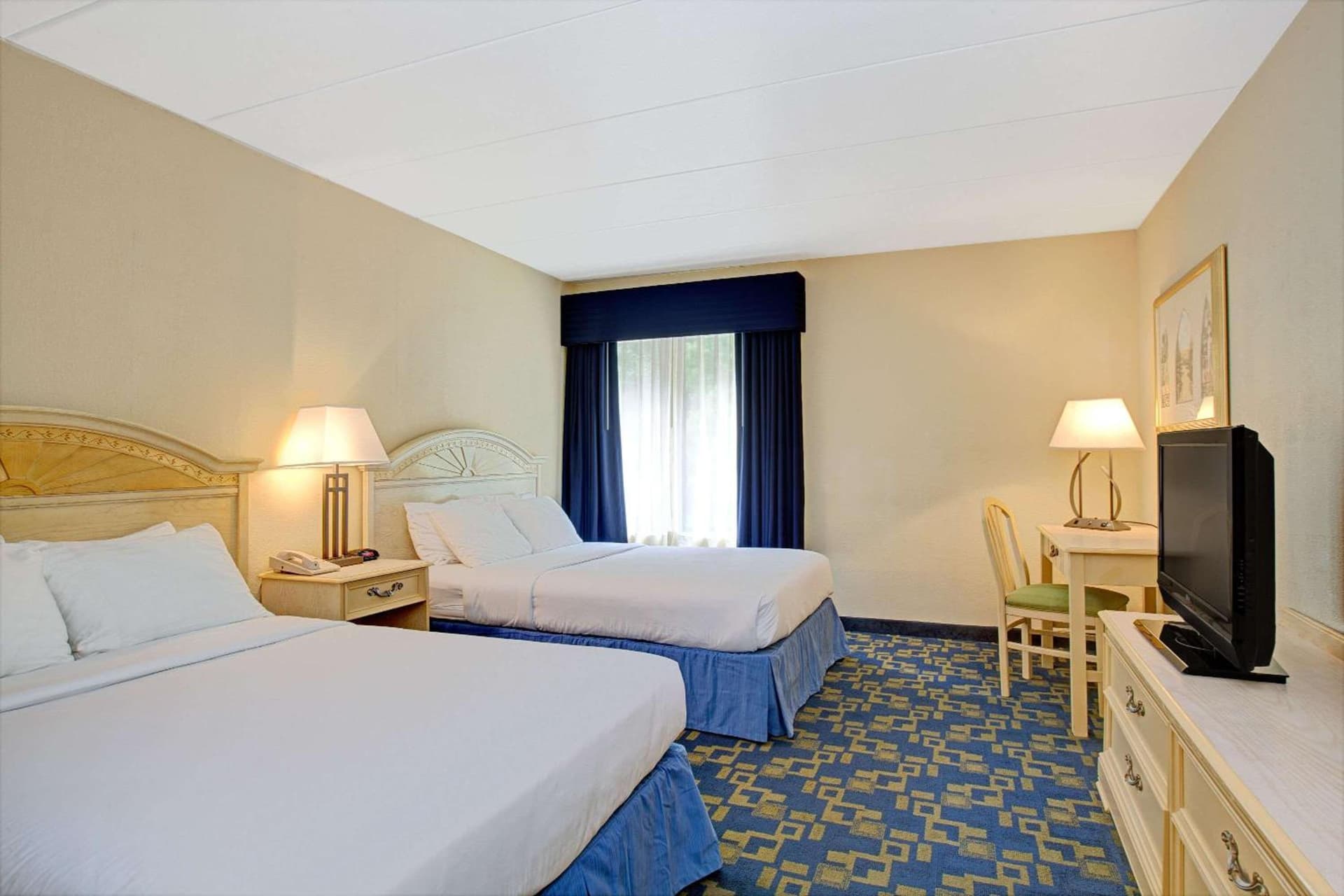 Windsor Hotel interior in East Windsor, NJ — gallery photo 2