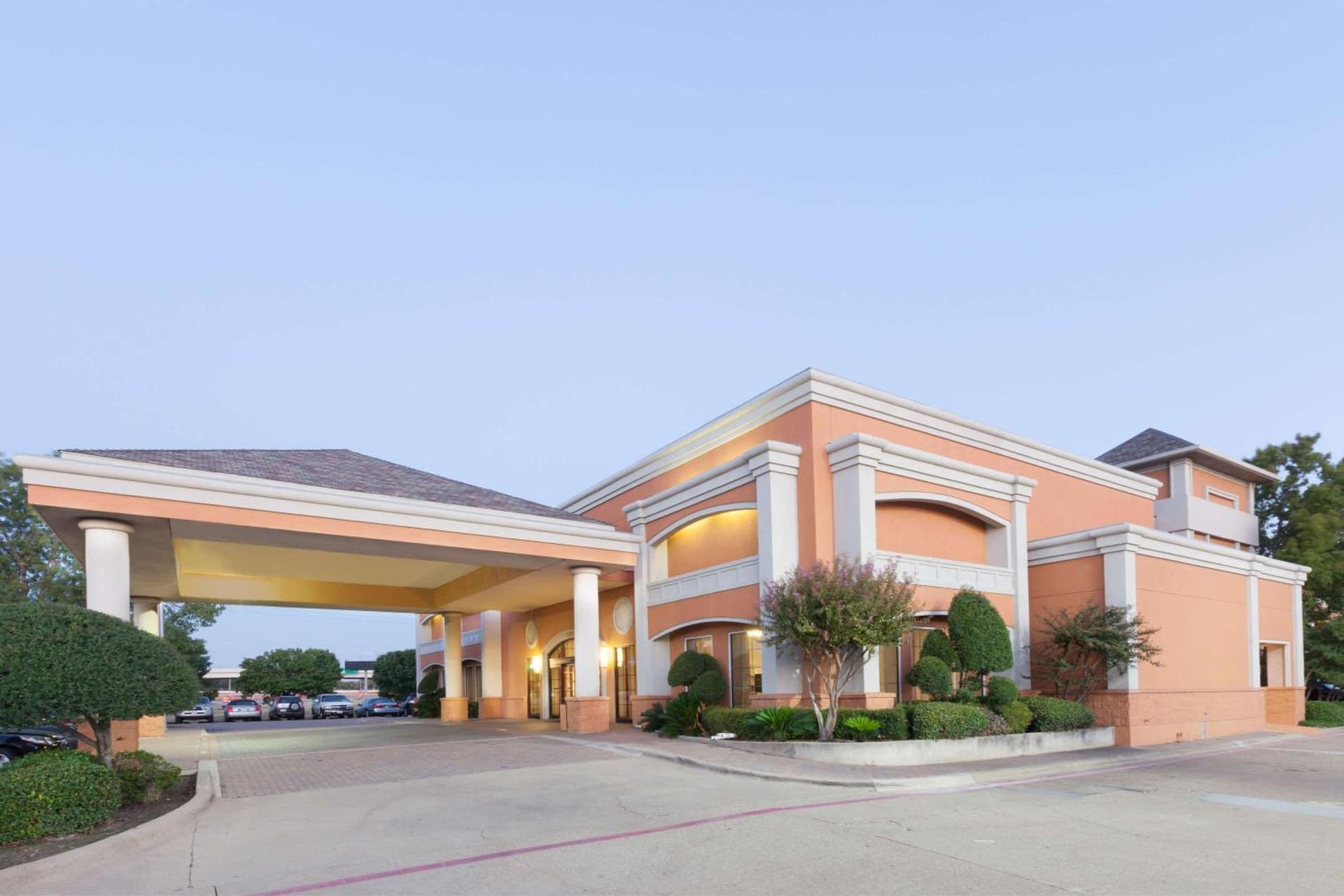SureStay by Best Western Irving Grapevine DFW North interior in Irving, TX — gallery photo 2