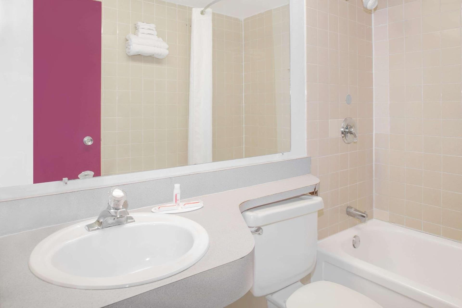 Days Inn by Wyndham Tallahassee University Center gallery photo in Tallahassee, FL — image 15