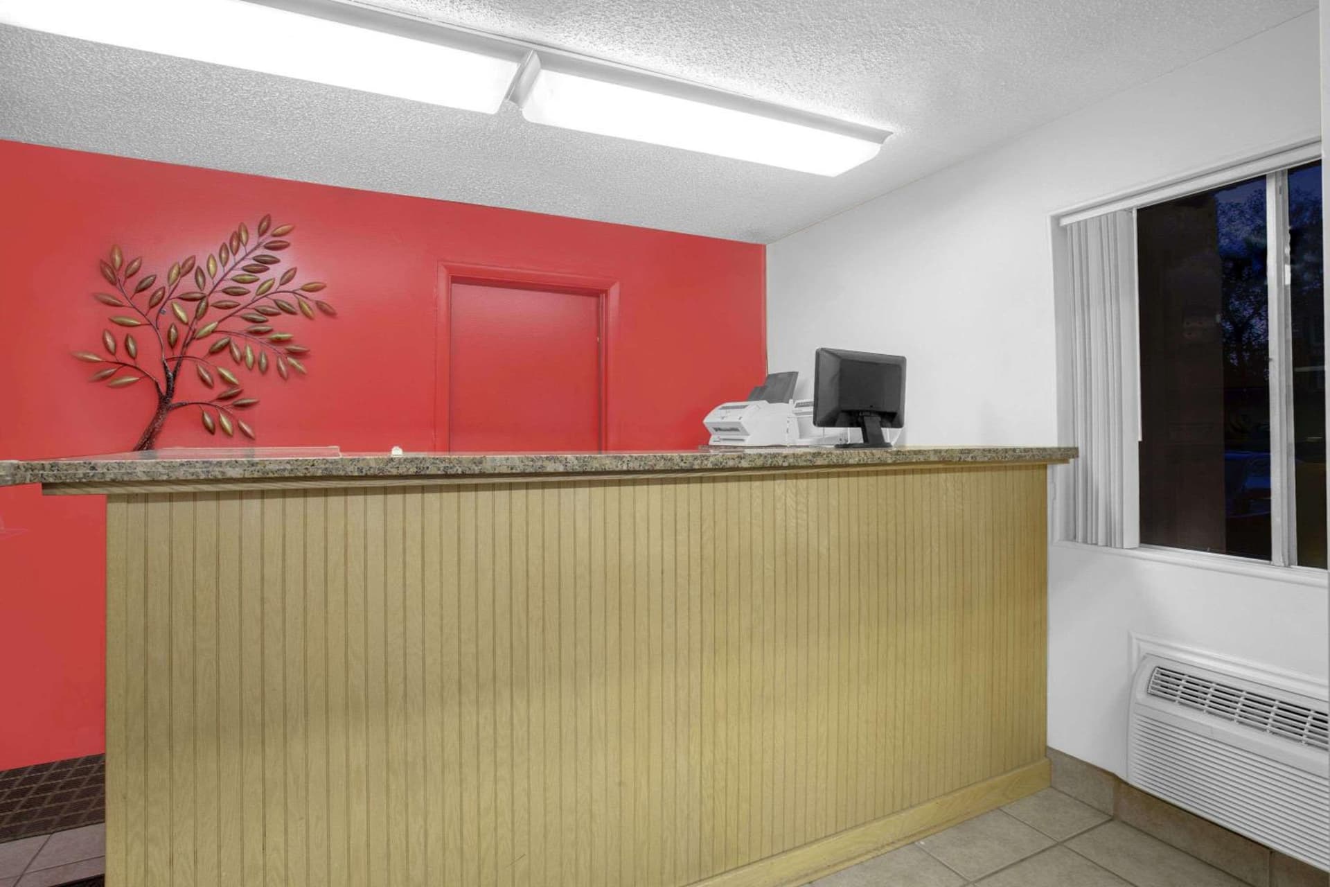 Days Inn by Wyndham Elko interior in Elko, NV — gallery photo 2