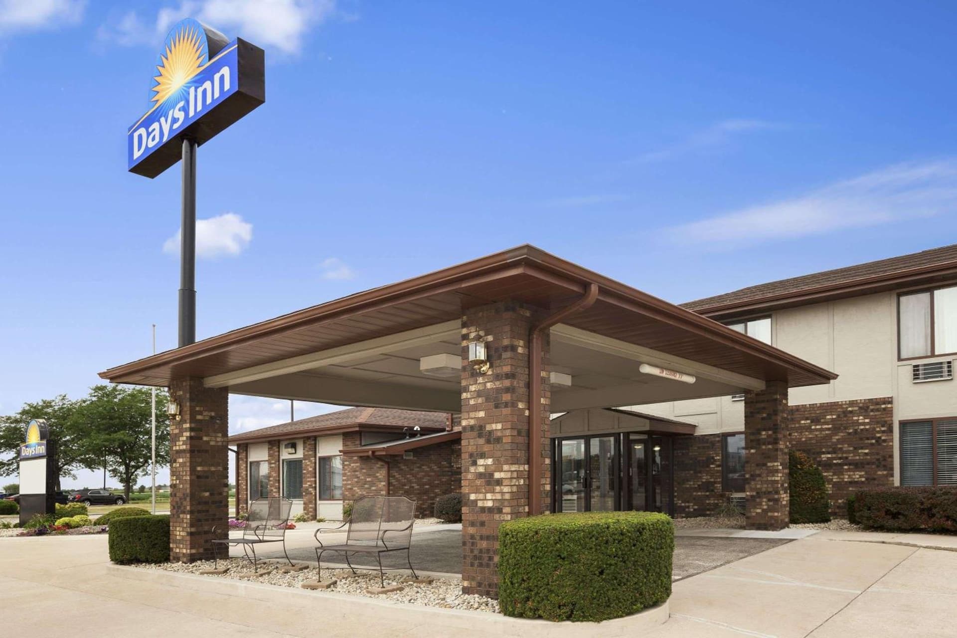 Days Inn by Wyndham Oglesby/ Starved Rock interior in Oglesby, IL — gallery photo 2
