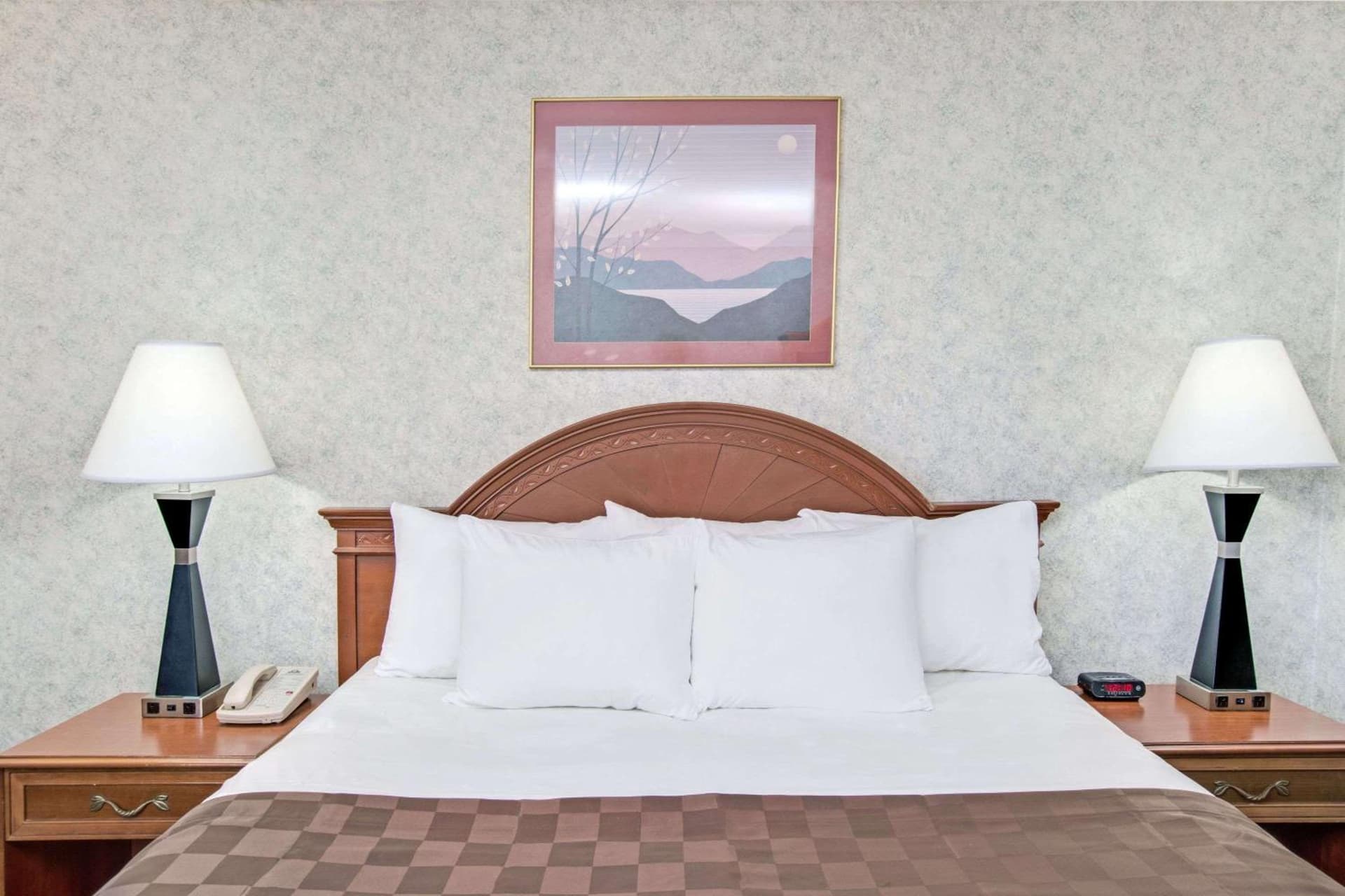 Days Inn by Wyndham Los Angeles LAX South Bay Beach City LA property views in Lawndale, CA — gallery photo 3