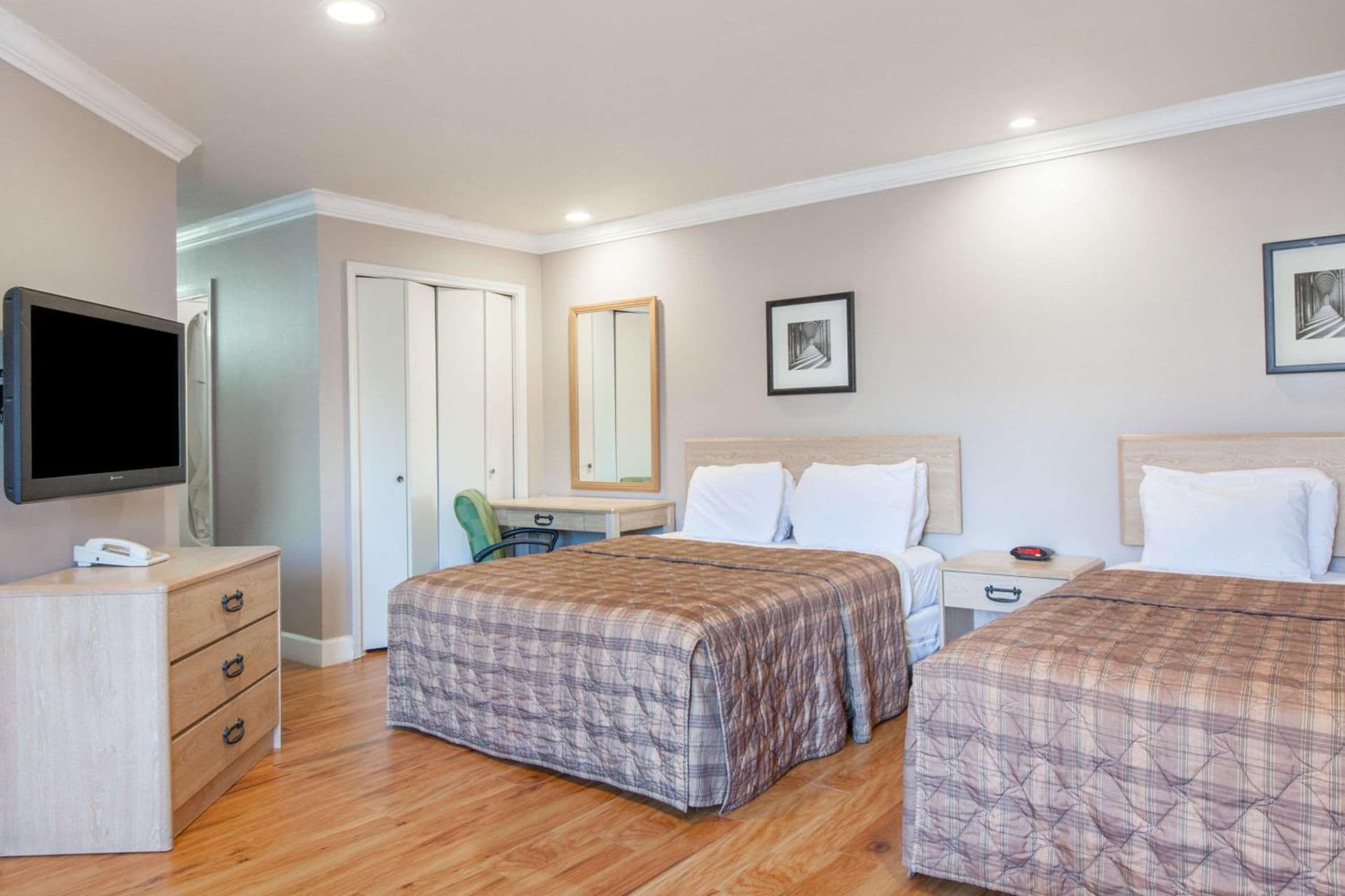 Days Inn by Wyndham San Francisco S/Oyster Point Airport property views in South San Francisco, CA — gallery photo 3