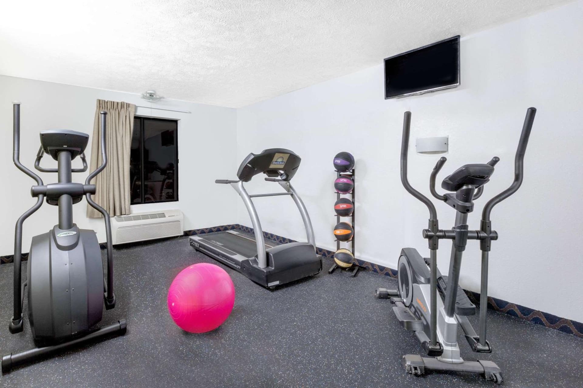 Days Inn by Wyndham Warrensburg property views in Warrensburg, MO — gallery photo 3