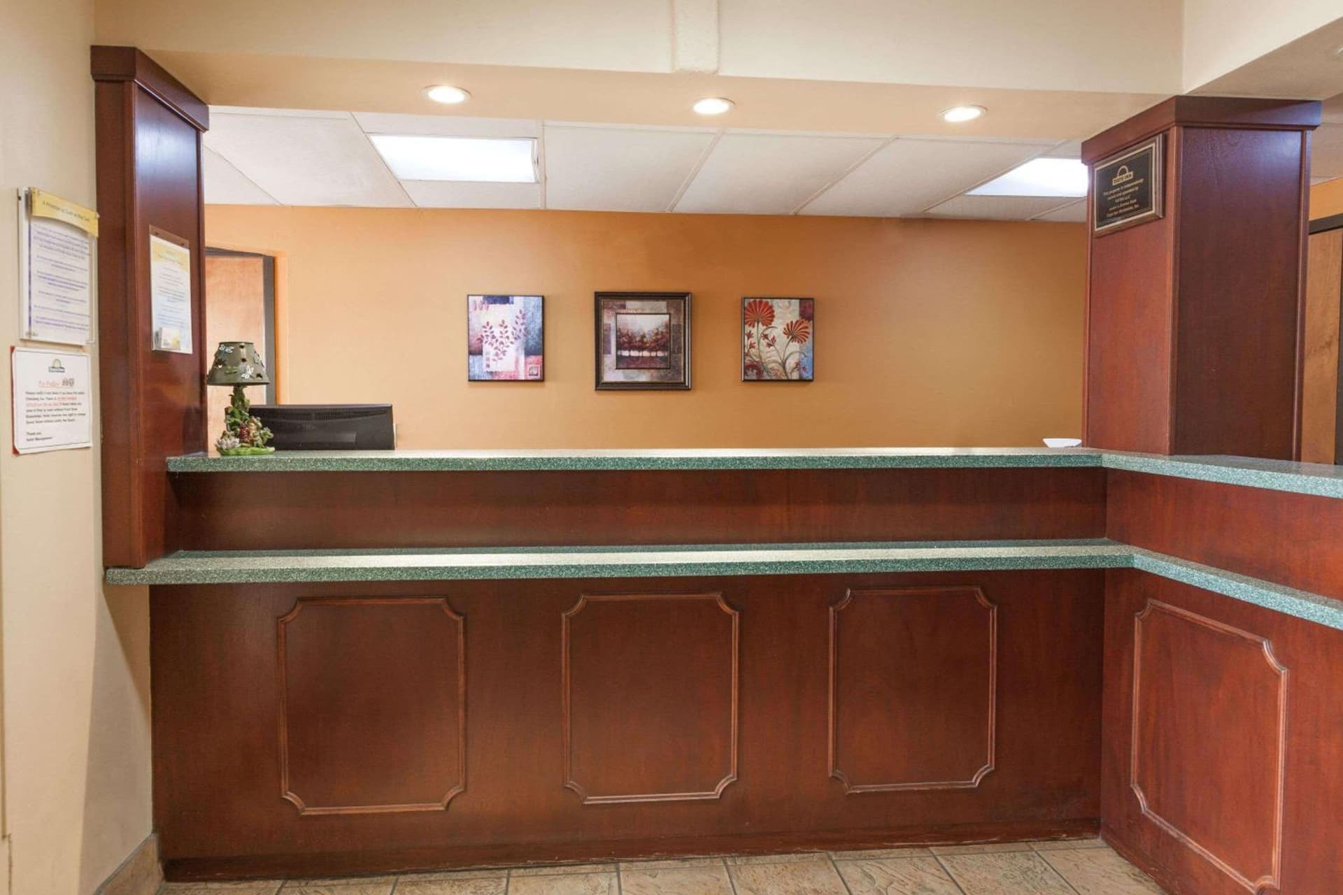 Red Carpet Inn Elkton property views in Elkton, MD — gallery photo 3