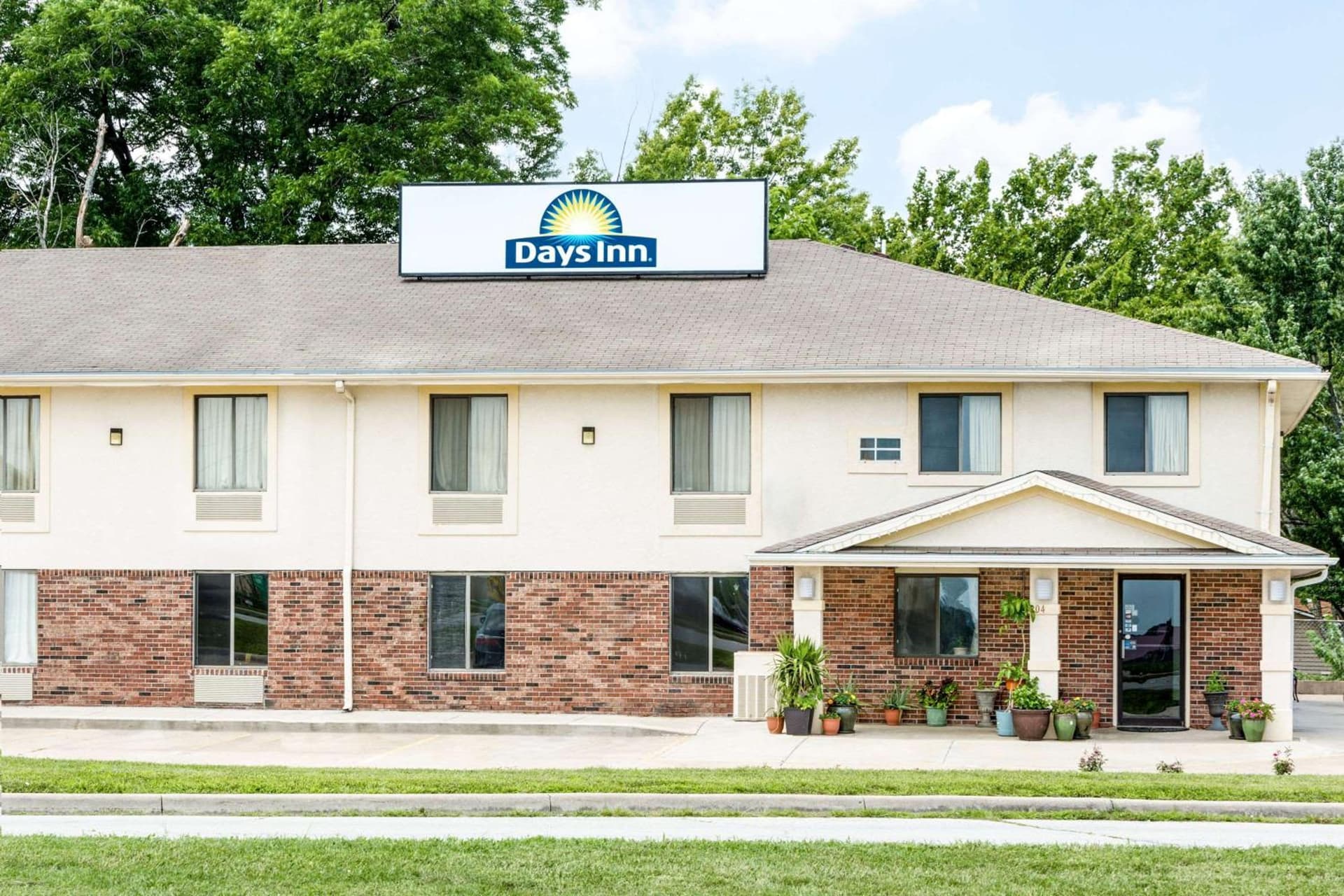 Days Inn by Wyndham Warrensburg featured exterior or lobby in Warrensburg, MO — similar hotel