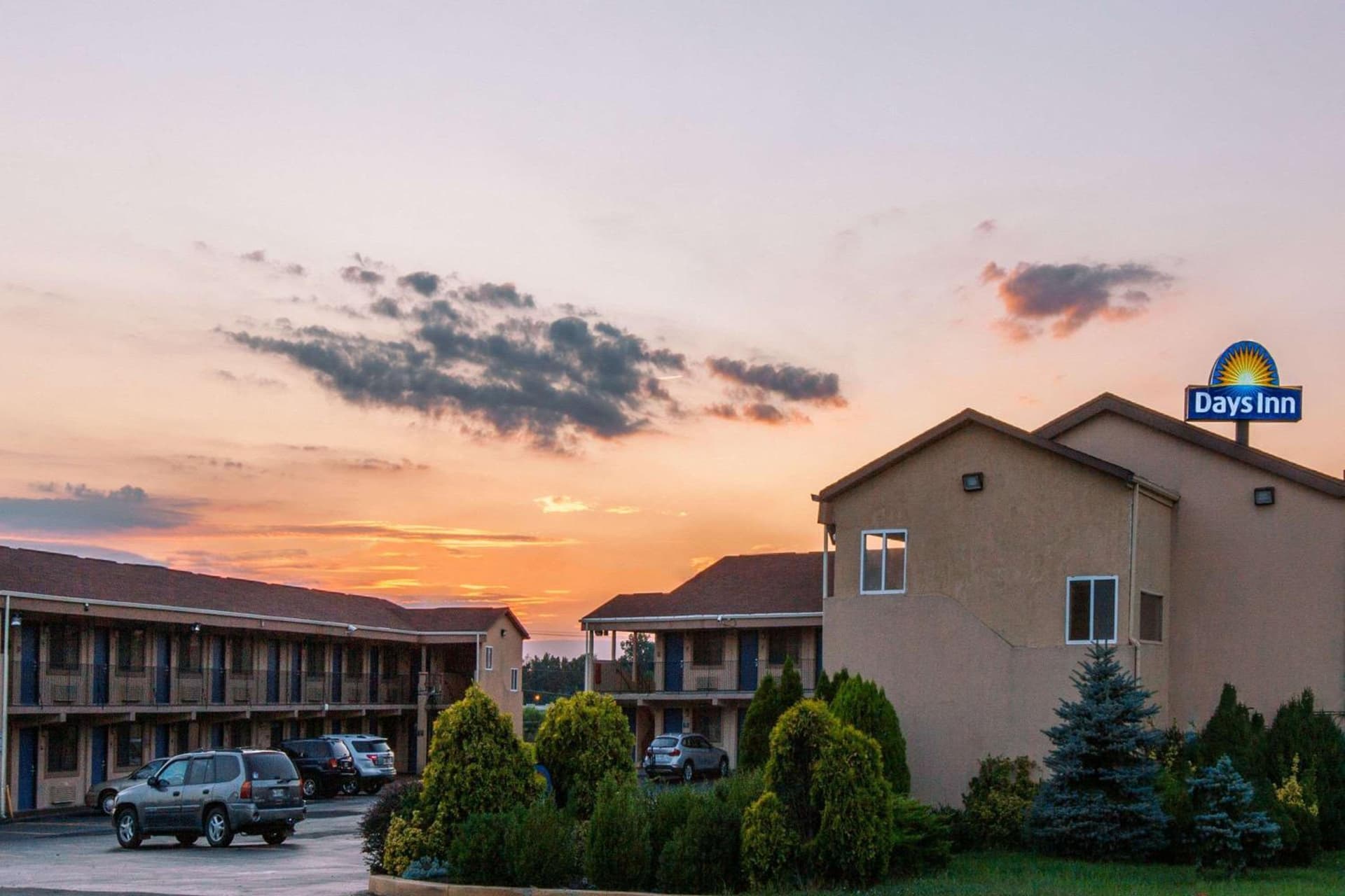 Red Carpet Inn Elkton interior in Elkton, MD — gallery photo 2