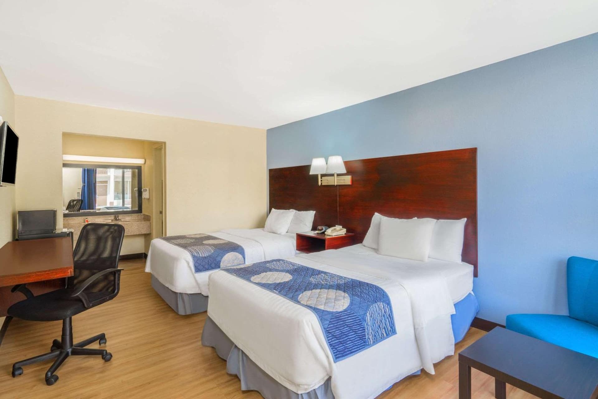 Days Inn by Wyndham Statesville interior in Statesville, NC — gallery photo 2