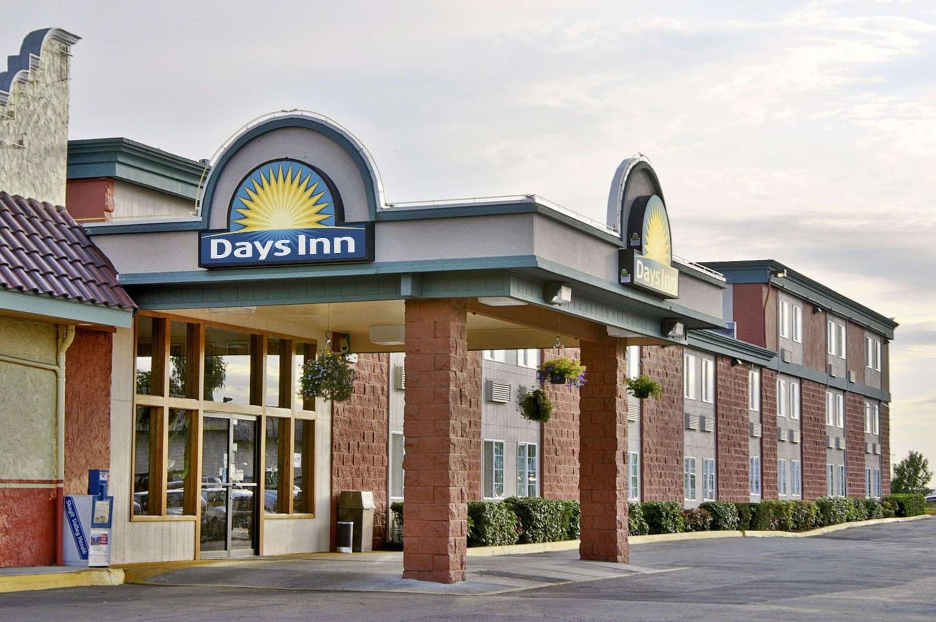 Days Inn by Wyndham Mt. Vernon featured exterior or lobby in Mount Vernon, WA — similar hotel