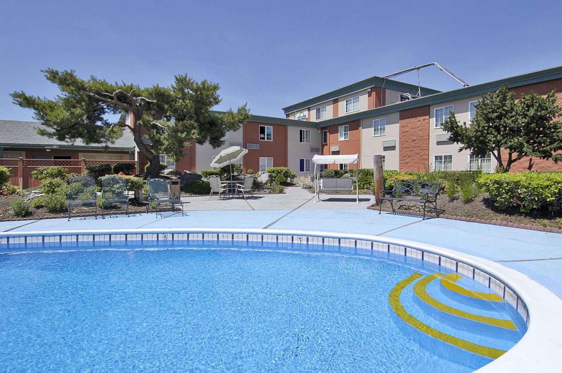 Days Inn by Wyndham Mt. Vernon property views in Mount Vernon, WA — gallery photo 3