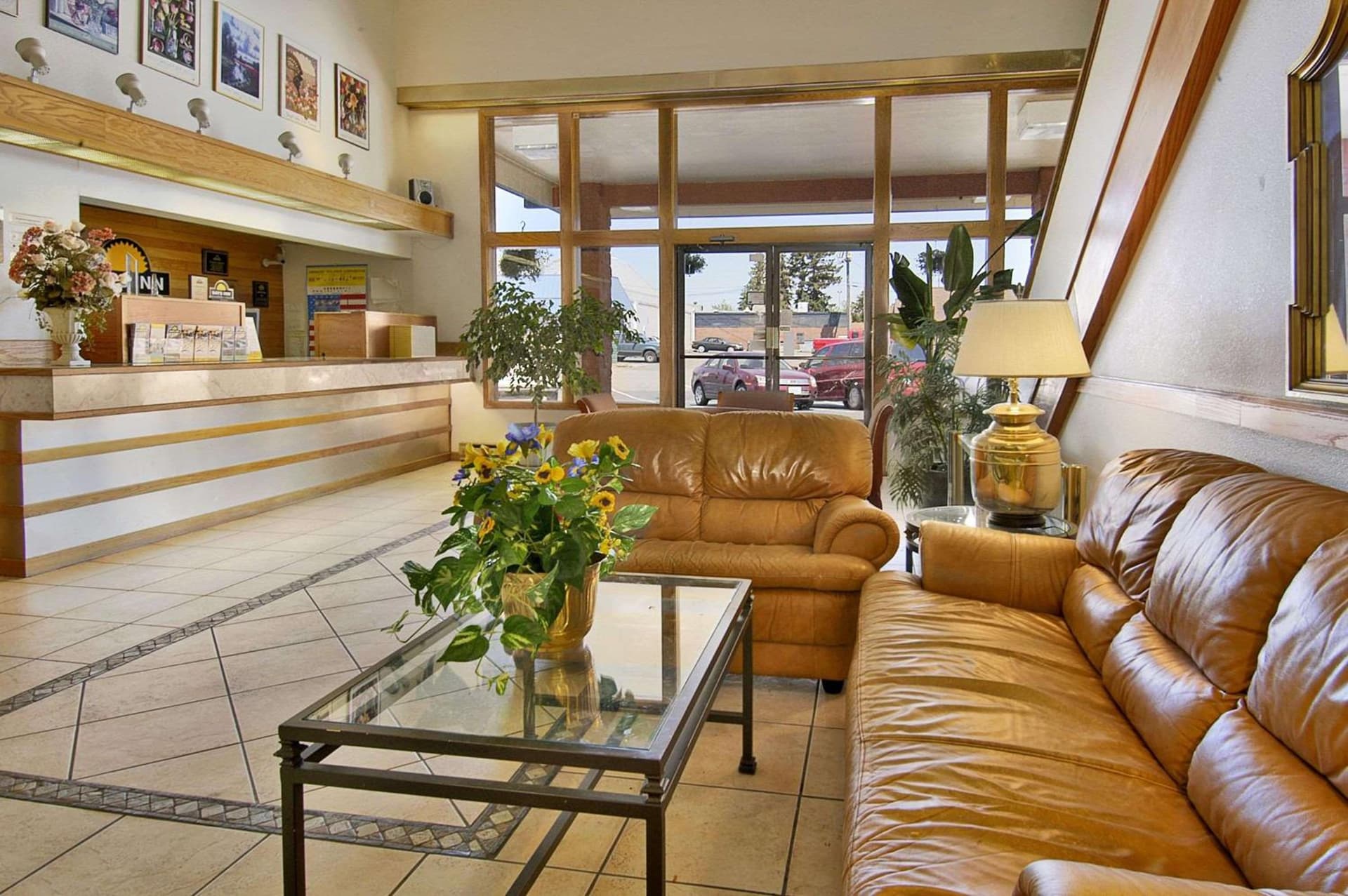 Days Inn by Wyndham Mt. Vernon interior in Mount Vernon, WA — gallery photo 2