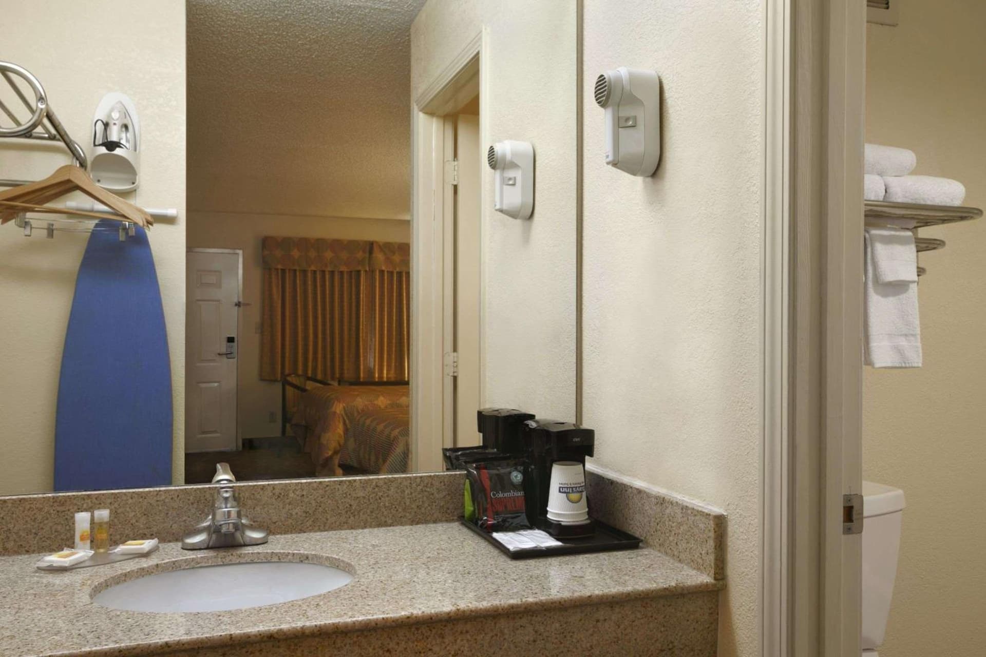 Days Inn by Wyndham Airport Nashville East property views in Nashville, TN — gallery photo 3