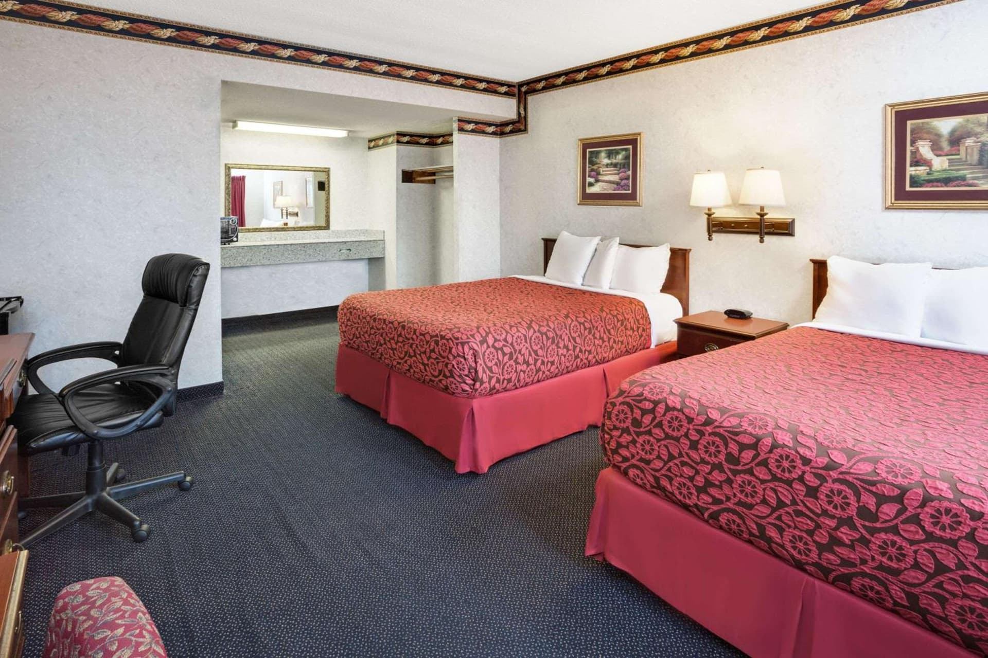 Sunset Inn gallery photo in Costa Mesa, CA — image 11