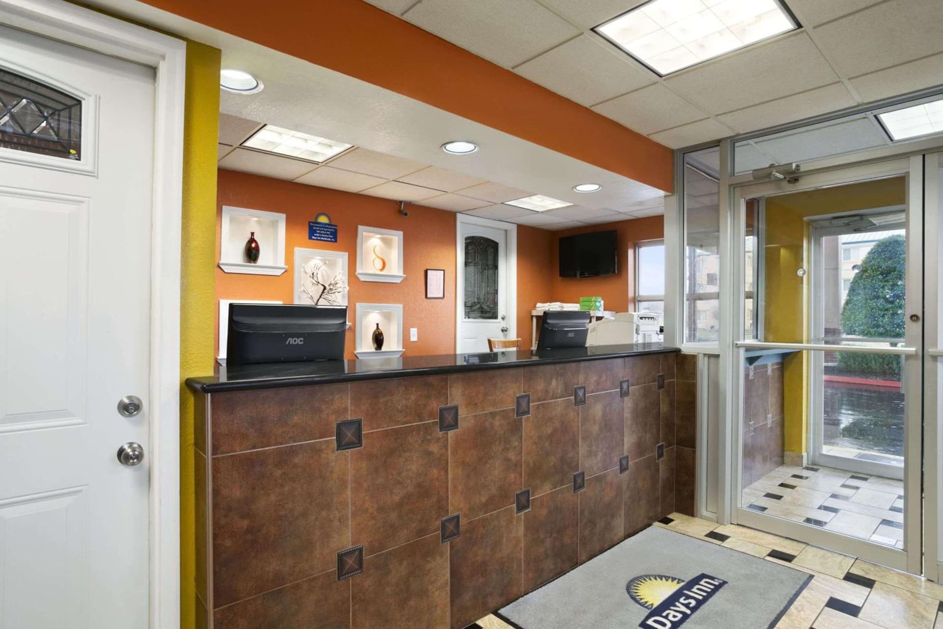 Days Inn by Wyndham Airport Nashville East interior in Nashville, TN — gallery photo 2