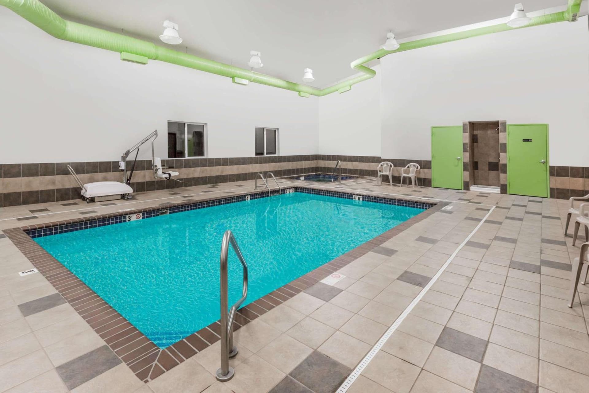 Econo Lodge Inn & Suites Yankton interior in Yankton, SD — gallery photo 2