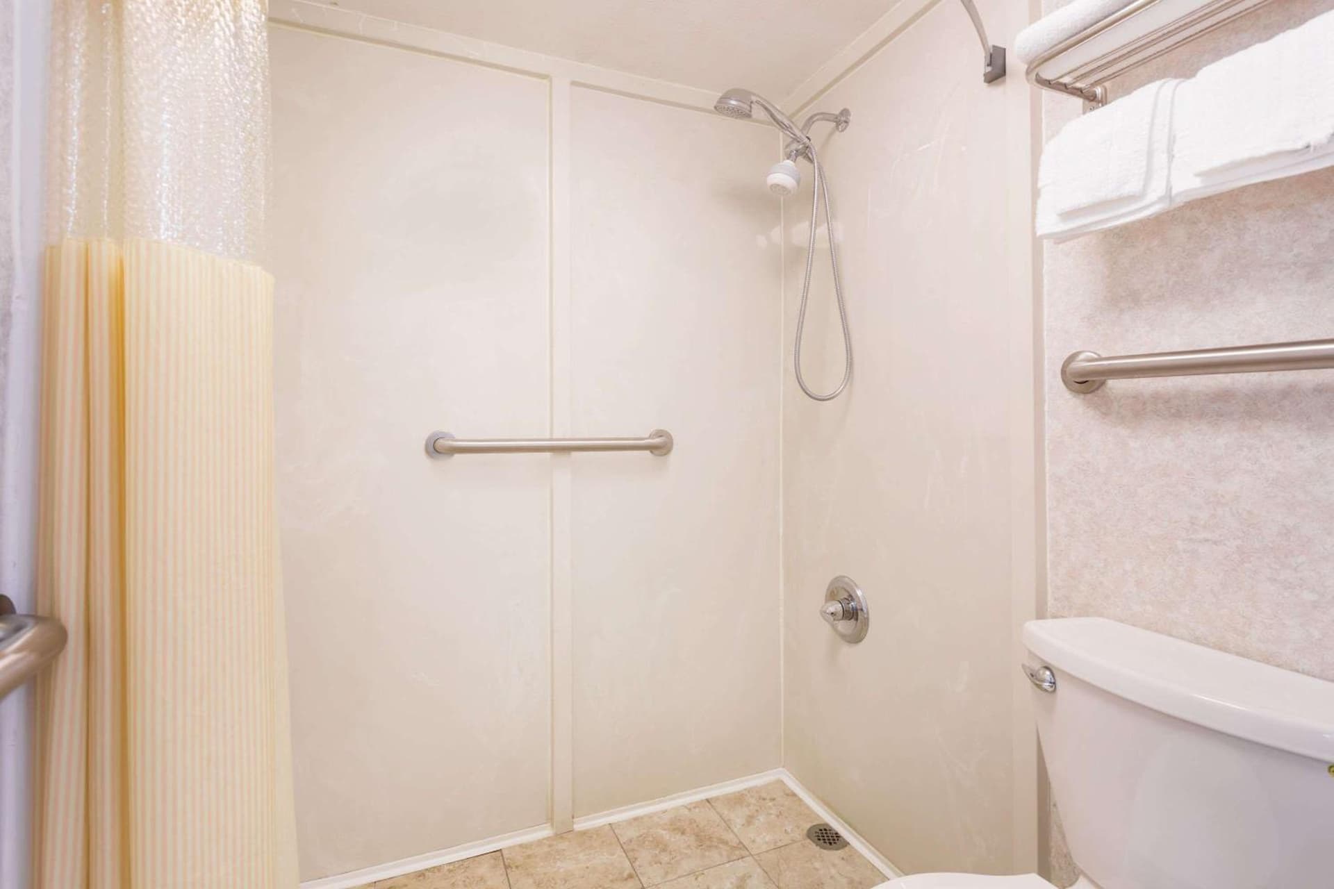 Days Inn by Wyndham Byron gallery photo in Byron, GA — image 20