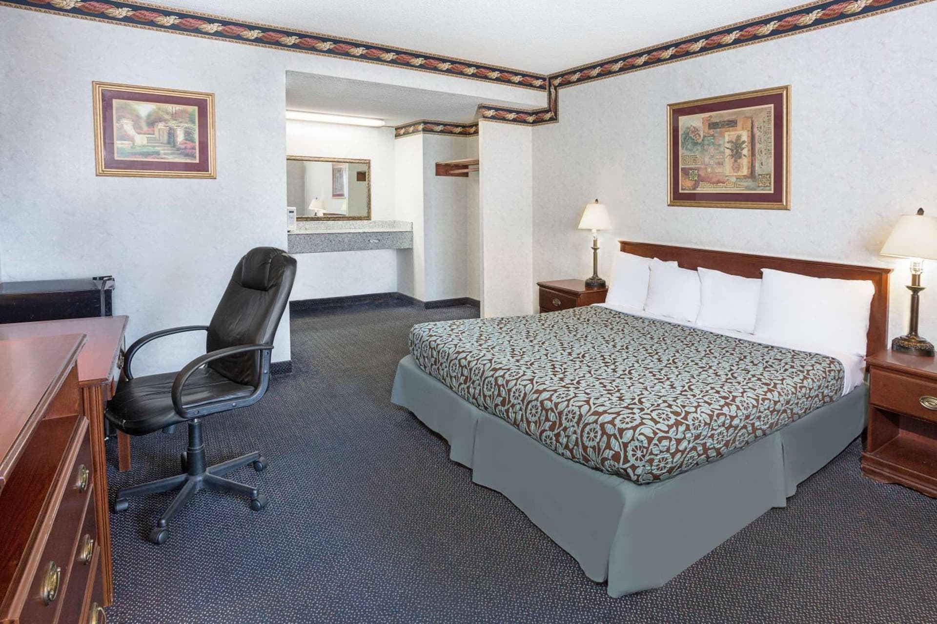 Sunset Inn interior in Costa Mesa, CA — gallery photo 2