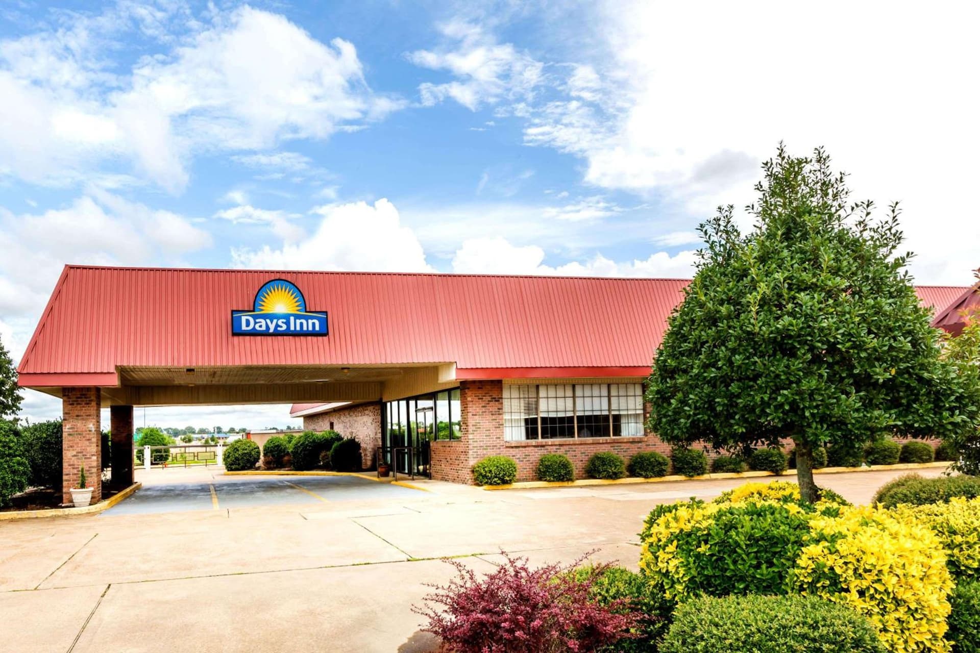 Days Inn by Wyndham Batesville featured exterior or lobby in Batesville, MS — similar hotel