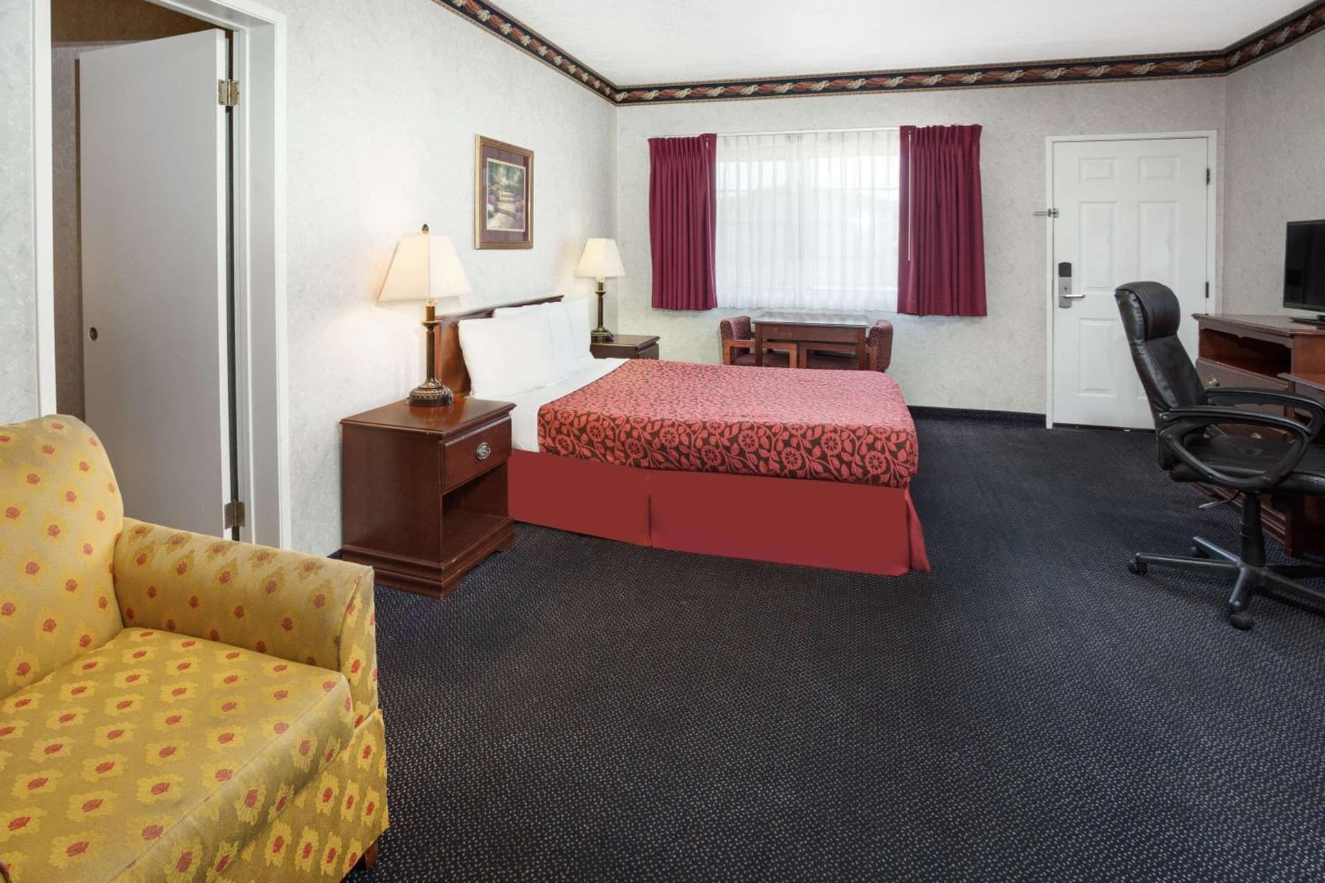 Sunset Inn gallery photo in Costa Mesa, CA — image 6
