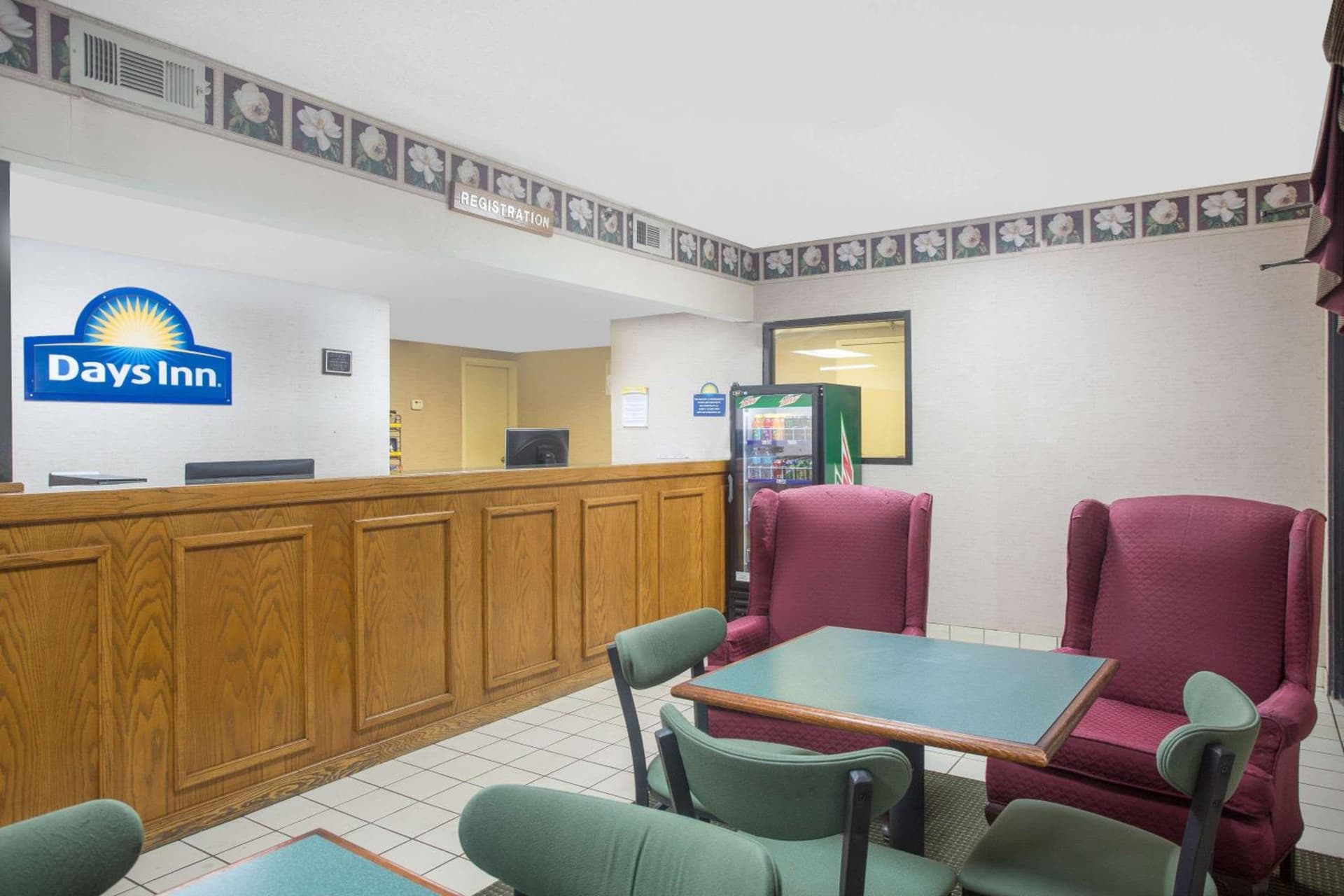 Days Inn by Wyndham Dublin GA interior in Dublin, GA — gallery photo 2