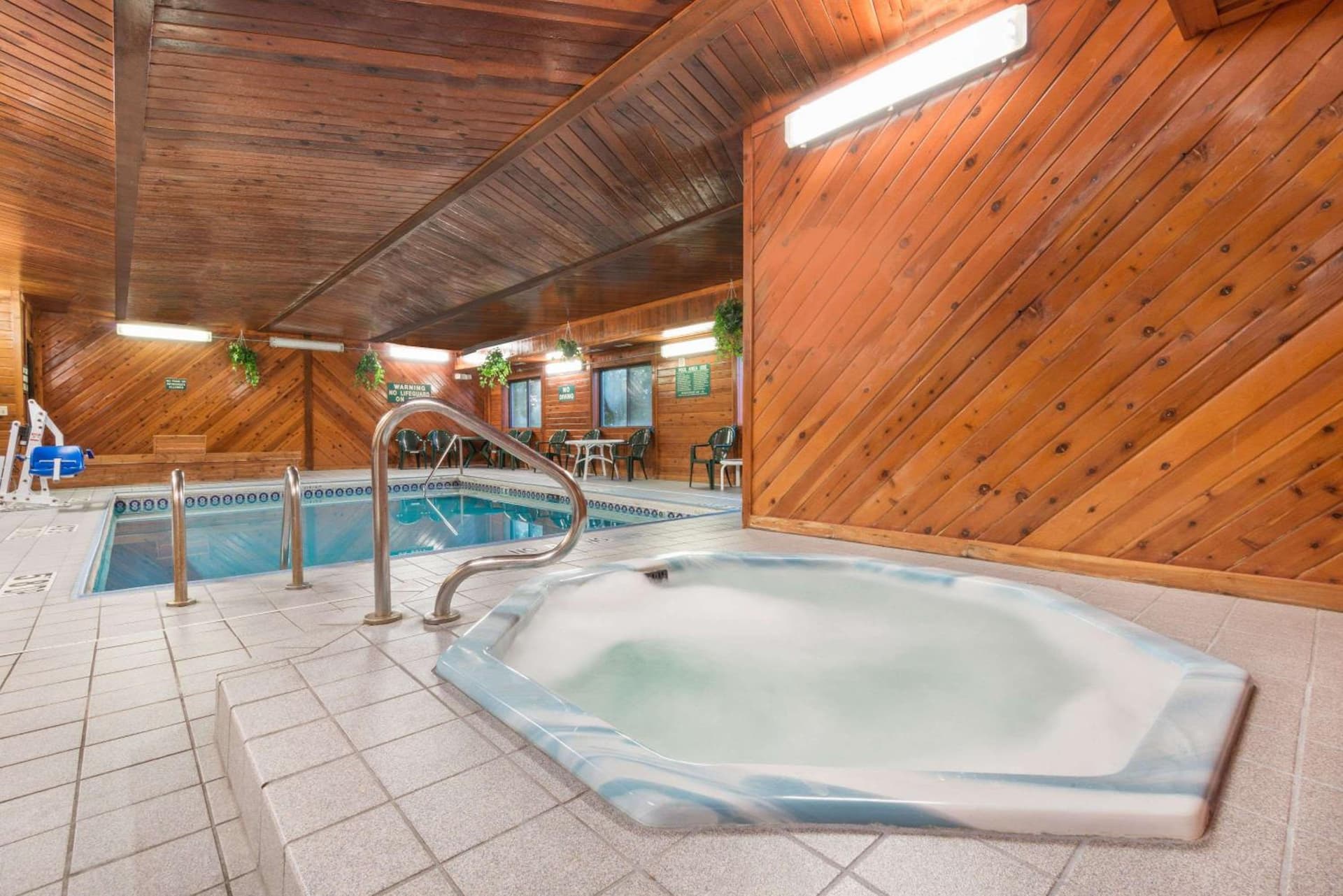 Days Inn by Wyndham Topeka gallery photo in Topeka, KS — image 6