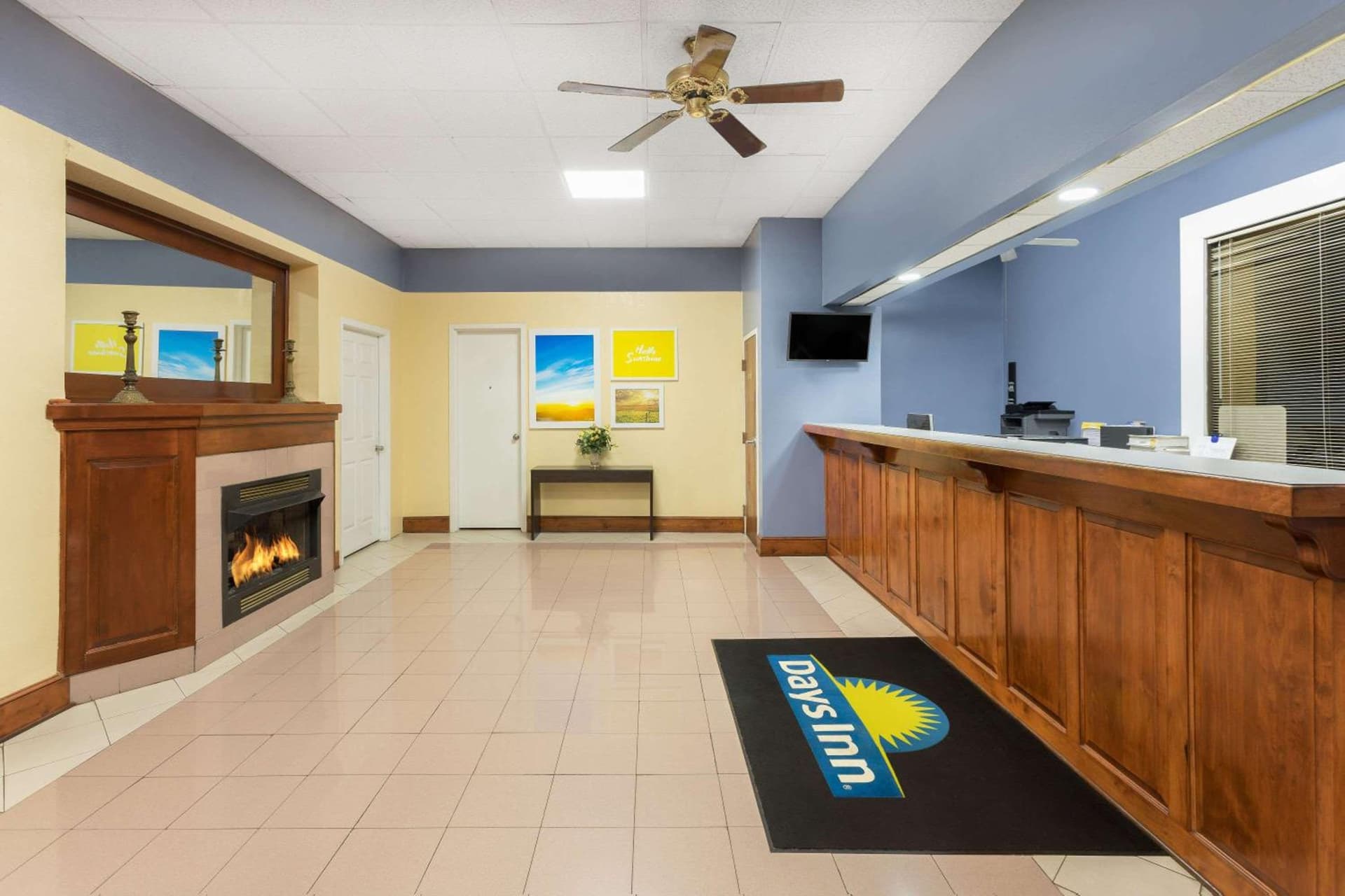 Days Inn by Wyndham Orangeburg South interior in Orangeburg, SC — gallery photo 2