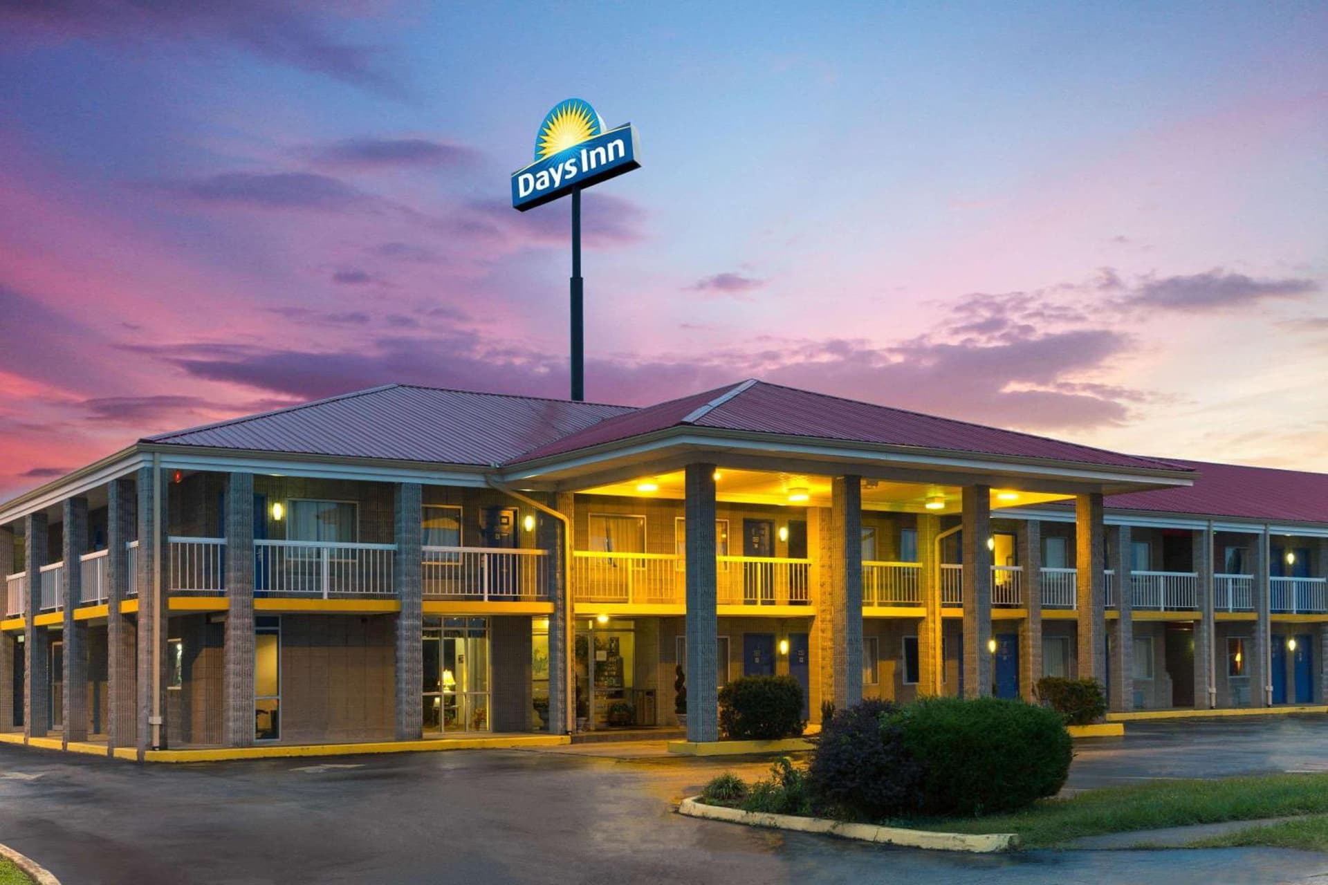 Days Inn by Wyndham Richmond interior in Richmond, KY — gallery photo 2