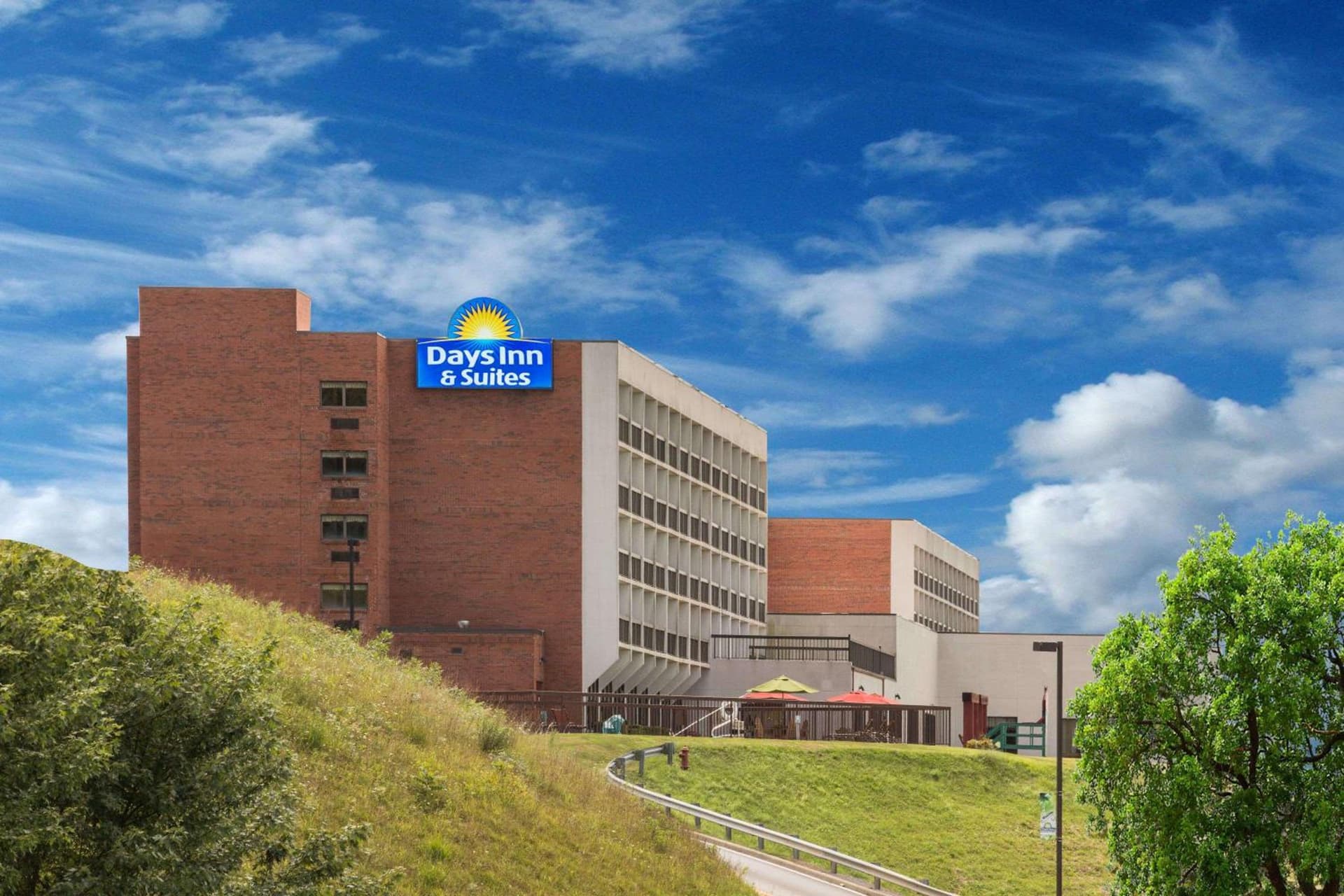 Days Inn & Suites by Wyndham Sutton Flatwoods — hotel in Sutton, West Virginia