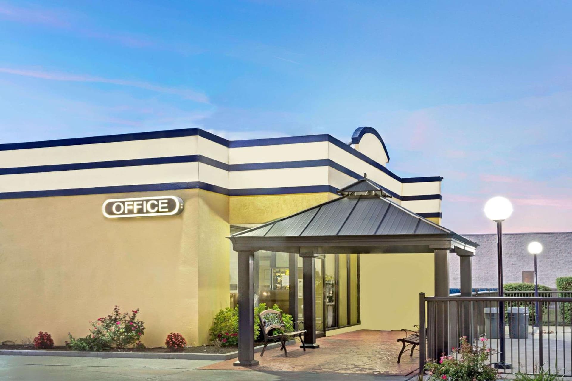 Days Inn by Wyndham Norfolk Military Circle gallery photo in Norfolk, VA — image 9