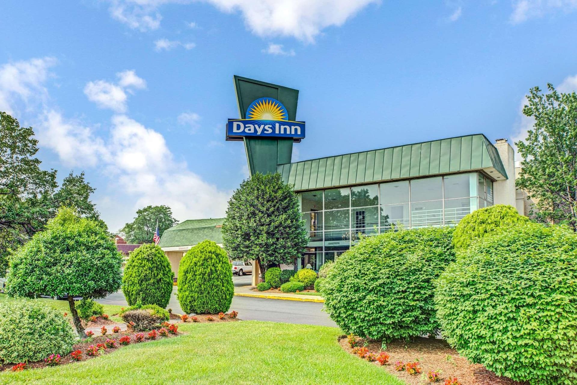 Days Inn by Wyndham Arlington/Washington DC featured exterior or lobby in Arlington, VA — similar hotel