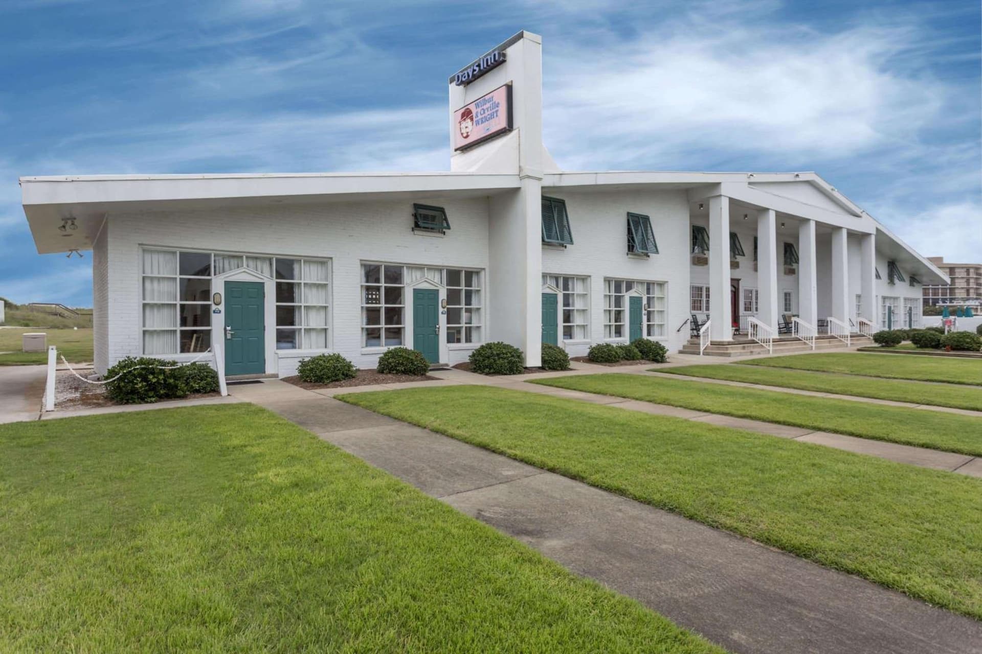 Days Inn by Wyndham Kill Devil Hills Oceanfront - Wilbur featured exterior or lobby in Kill Devil Hills, NC — similar hotel
