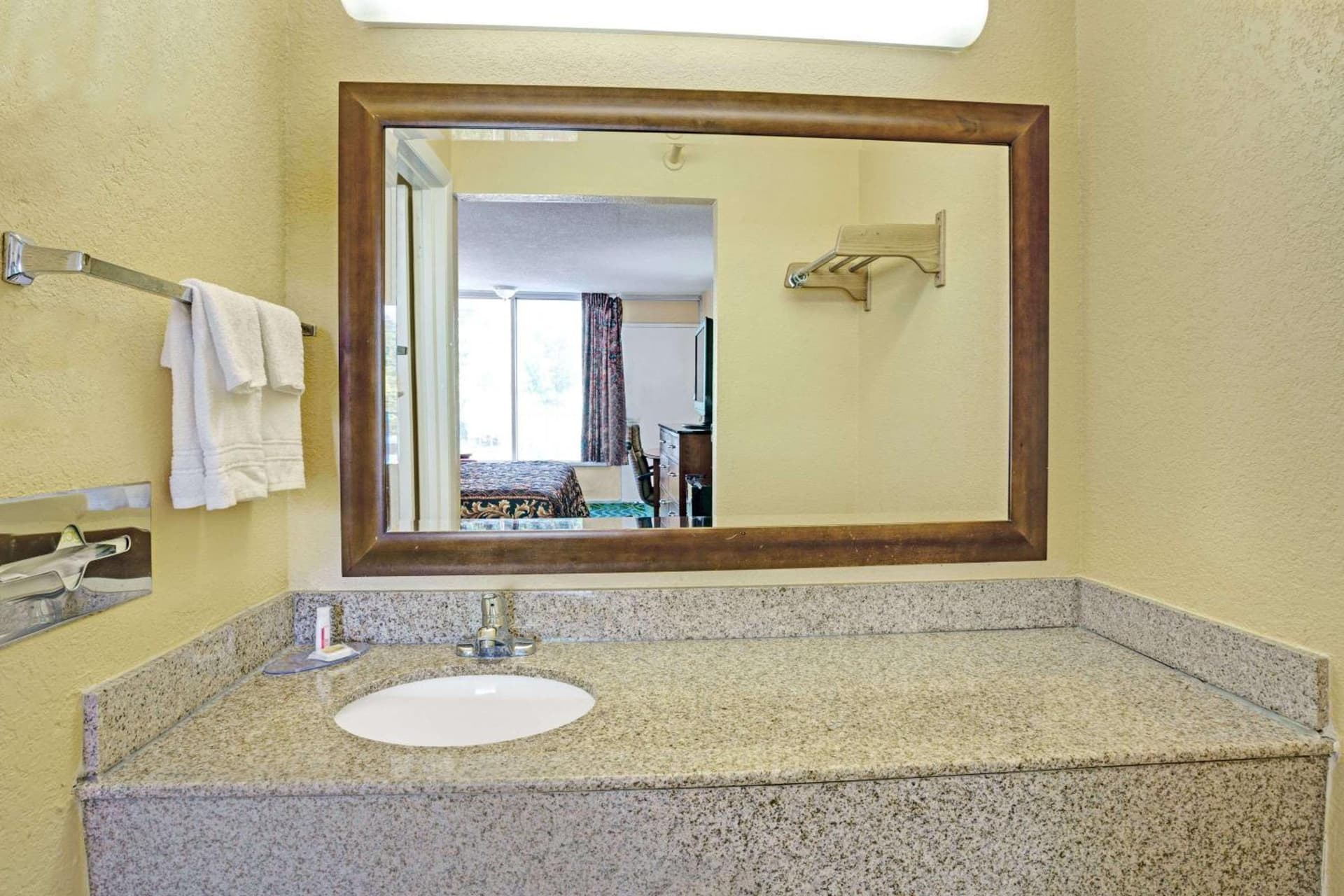 Days Inn by Wyndham Norfolk Military Circle gallery photo in Norfolk, VA — image 13