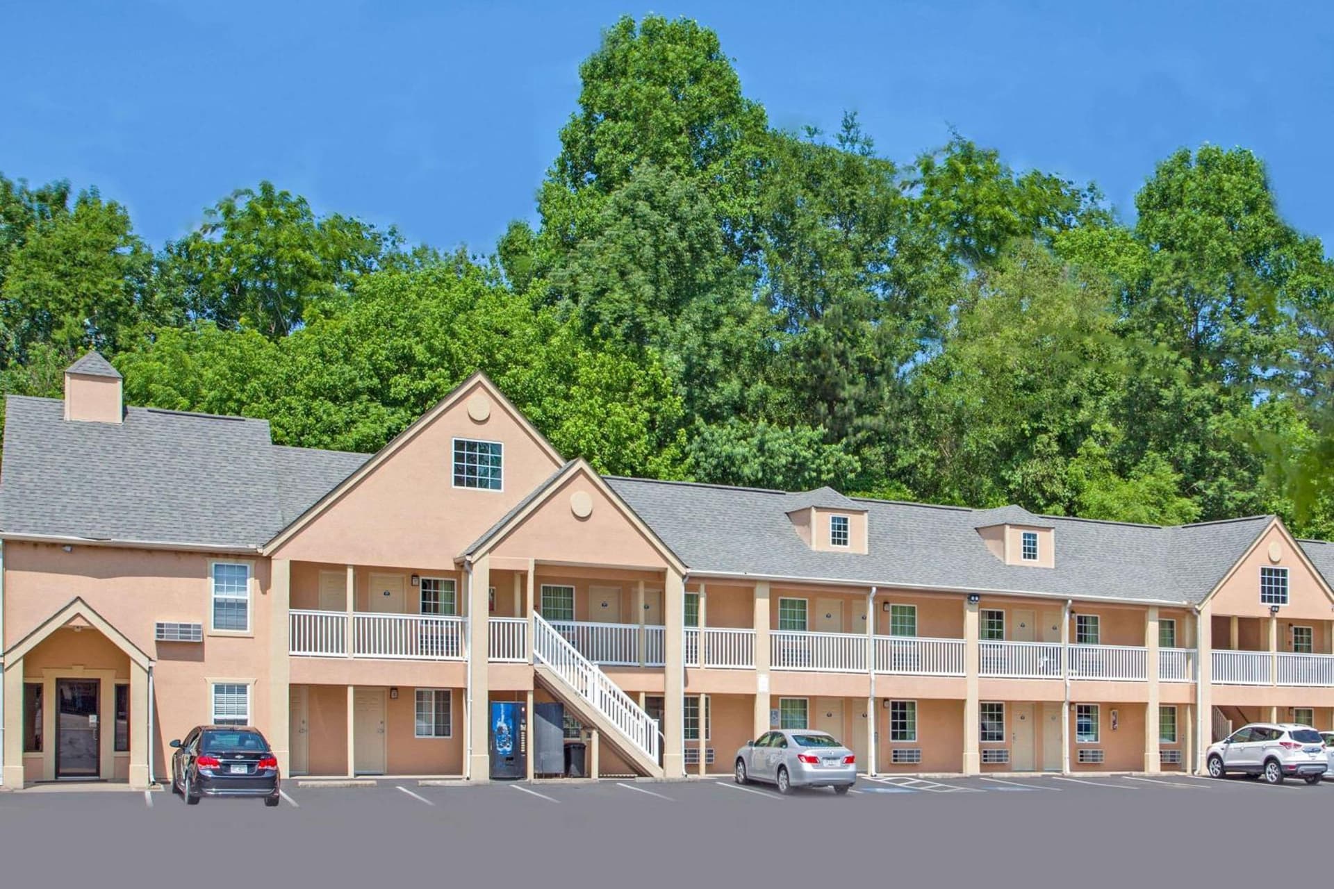 Days Inn by Wyndham Canton interior in Canton, GA — gallery photo 2