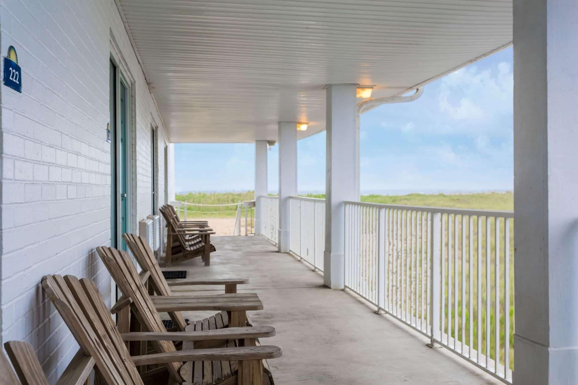 Days Inn by Wyndham Kill Devil Hills Oceanfront - Wilbur interior in Kill Devil Hills, NC — gallery photo 2
