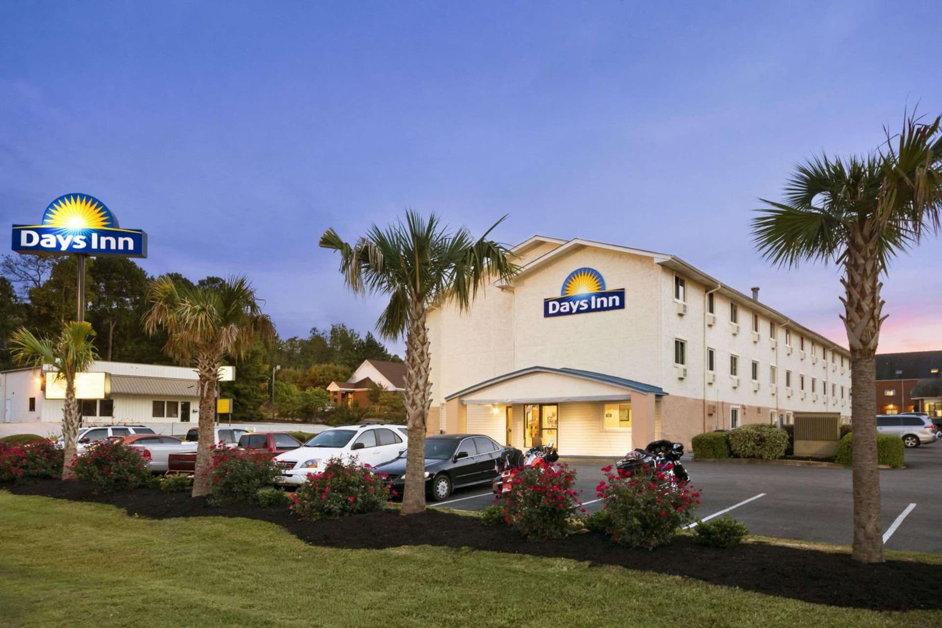 Days Inn by Wyndham Greenwood SC property views in Greenwood, SC — gallery photo 3