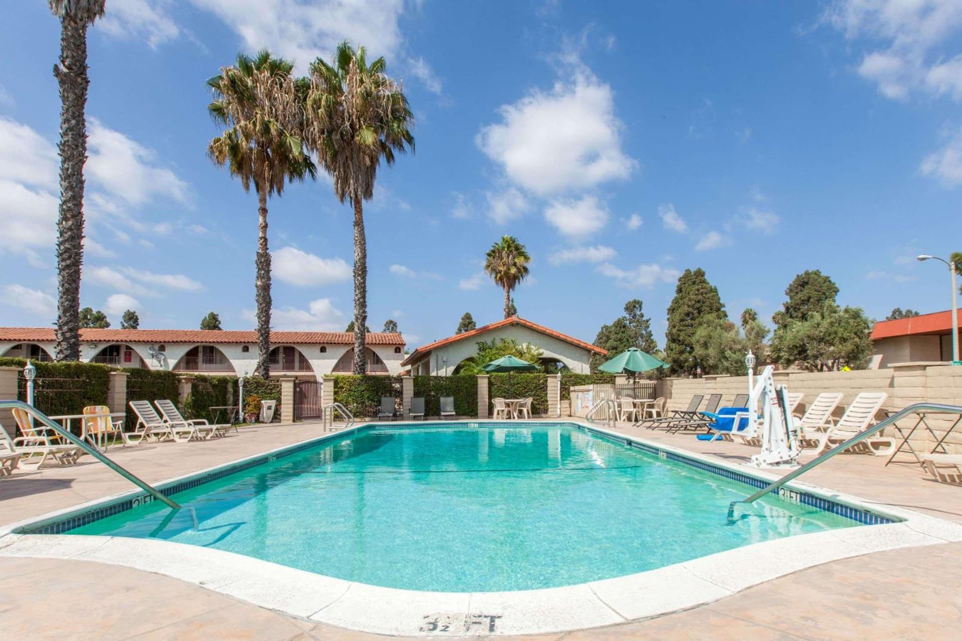 Days Inn by Wyndham Camarillo - Ventura property views in Camarillo, CA — gallery photo 3