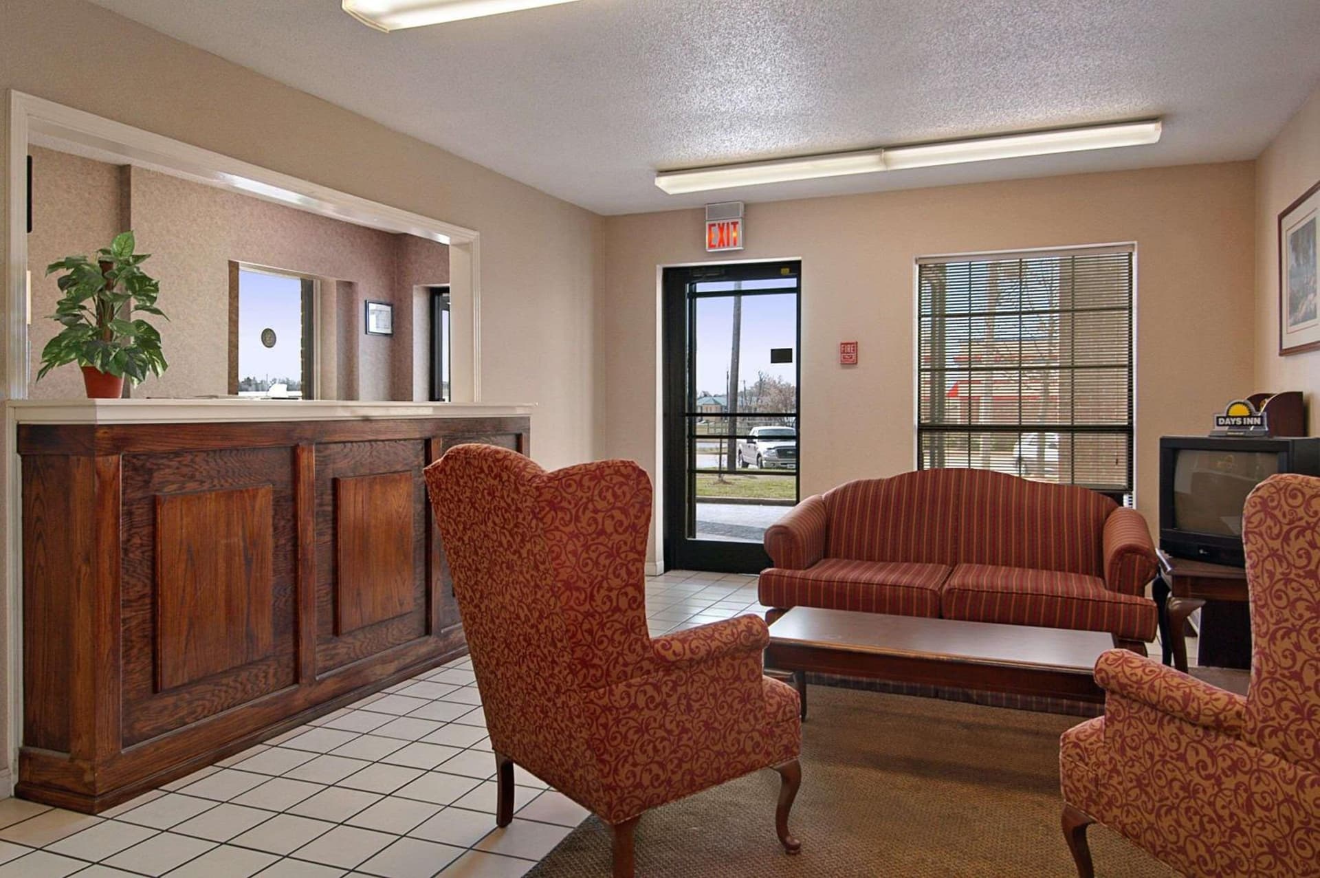 Days Inn by Wyndham Brownsville interior in Brownsville, TN — gallery photo 2