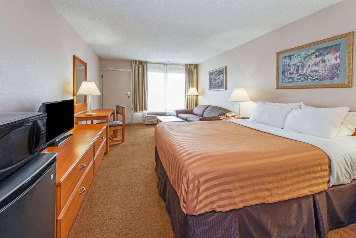 Days Inn by Wyndham Elizabethtown property views in Elizabethtown, KY — gallery photo 3