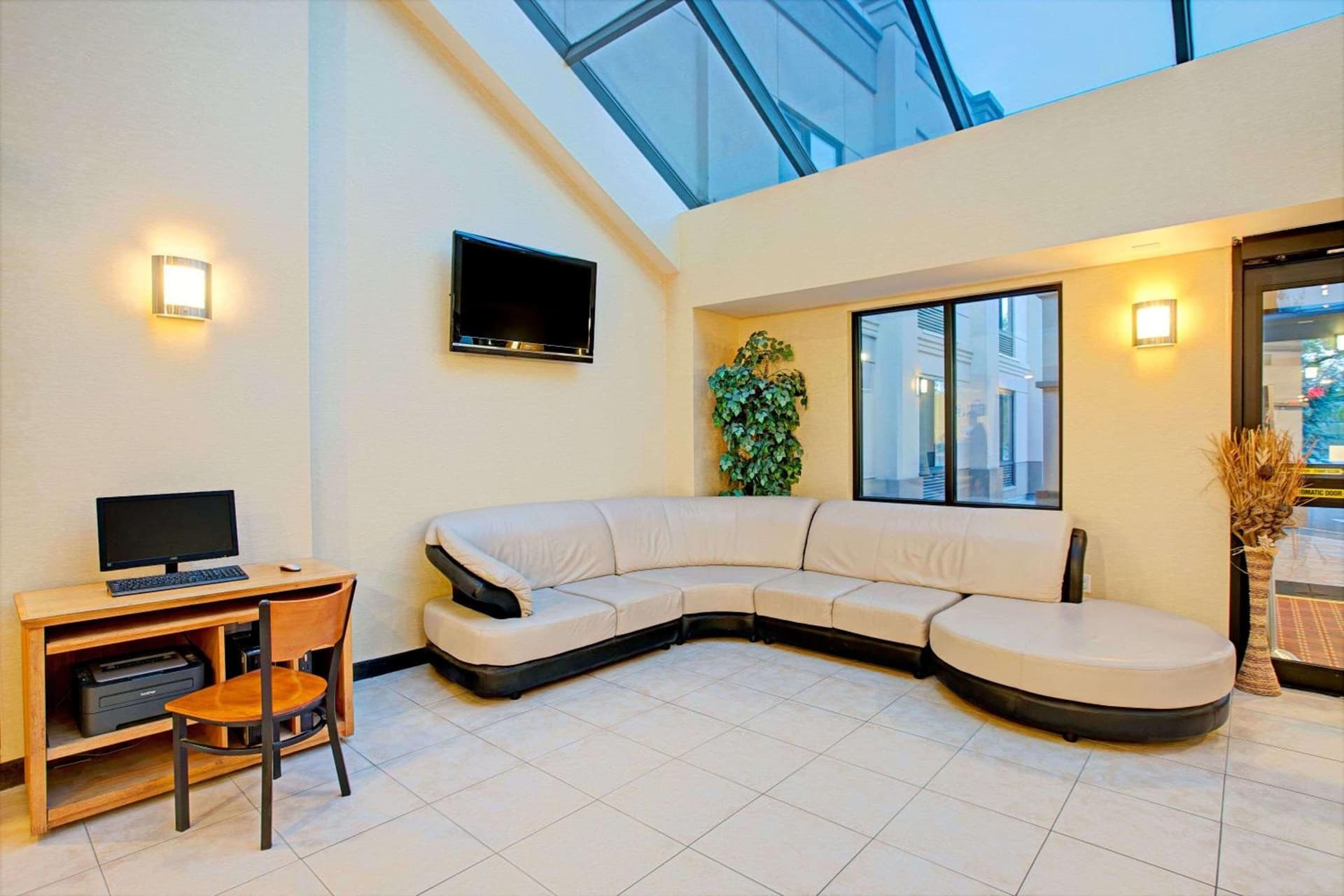 Days Inn by Wyndham Parsippany property views in Parsippany, NJ — gallery photo 3