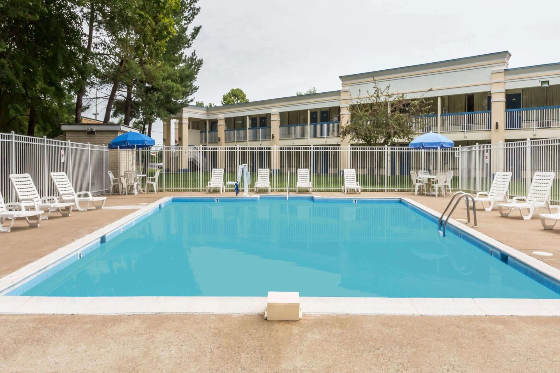 Days Inn by Wyndham Fredericksburg North gallery photo in Fredericksburg, VA — image 6