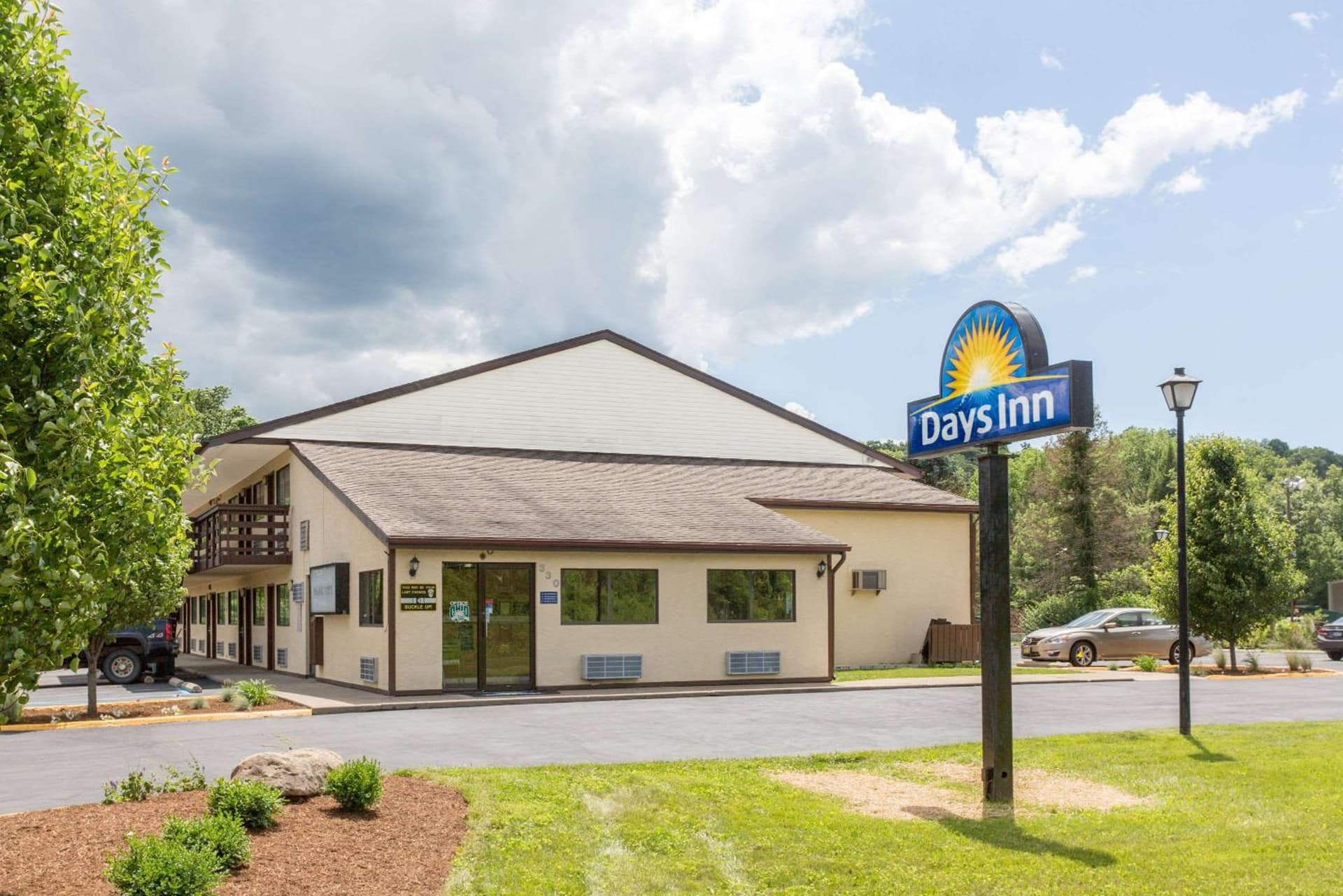Days Inn by Wyndham Athens — hotel in Athens, Ohio