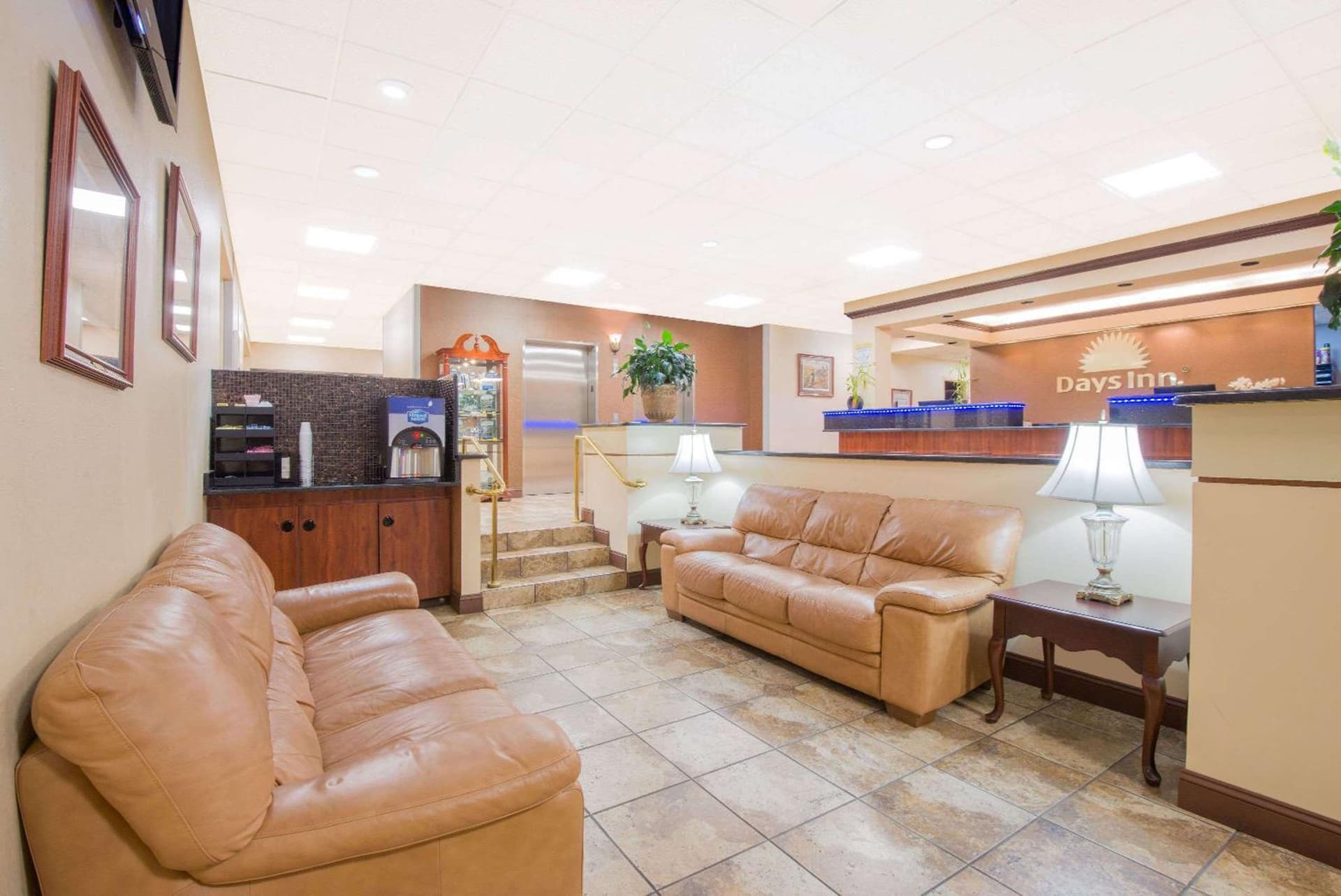 Days Inn by Wyndham Gettysburg interior in Gettysburg, PA — gallery photo 2