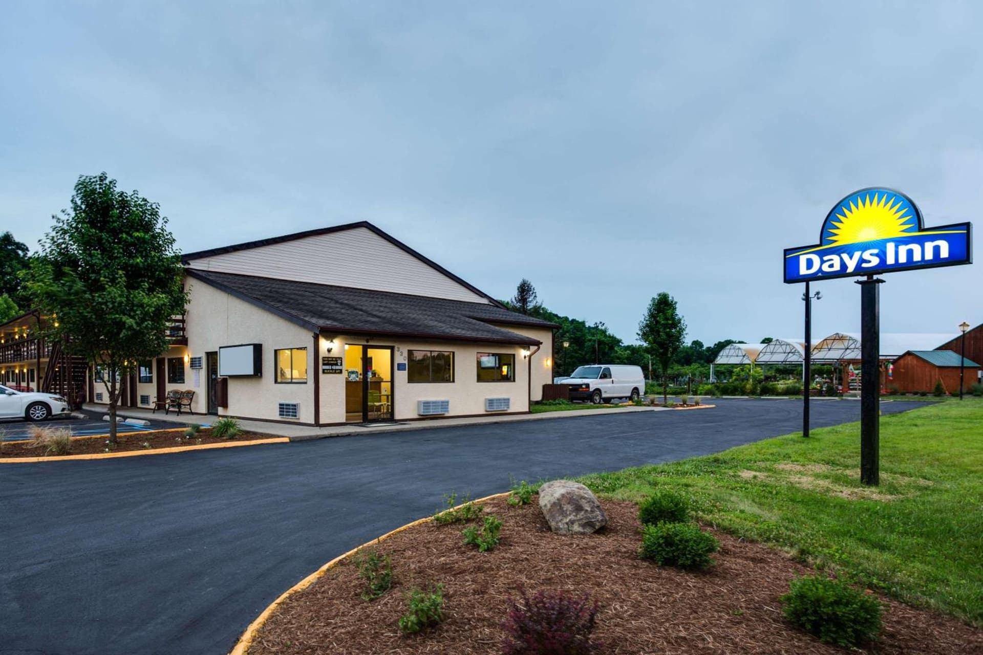Days Inn by Wyndham Athens interior in Athens, OH — gallery photo 2