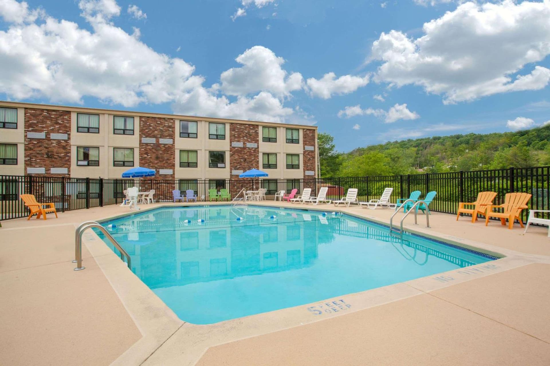 Days Inn by Wyndham Liberty gallery photo in Ferndale — image 32