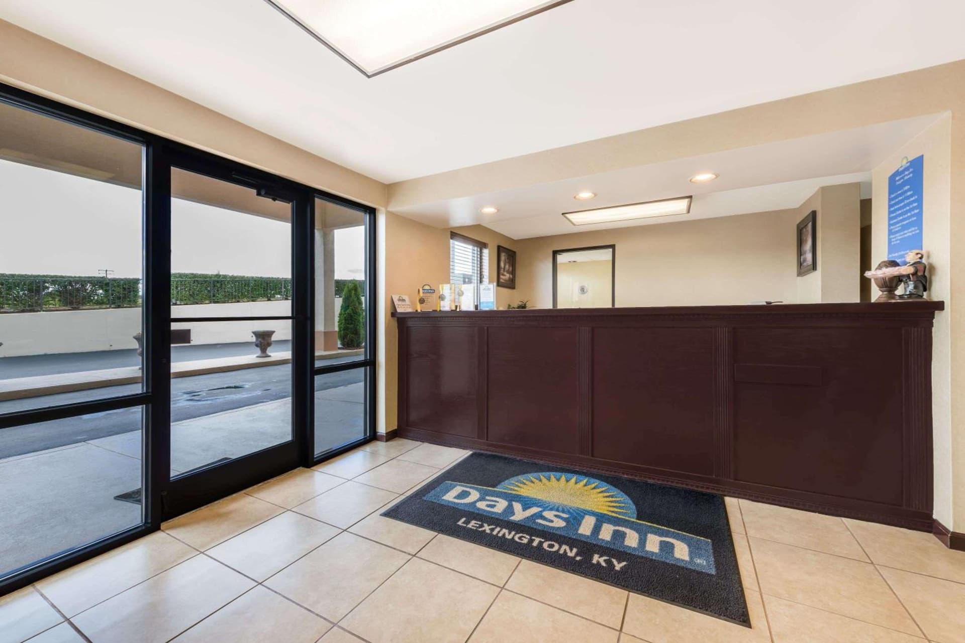 Days Inn Lexington SE Hamburg property views in Lexington, KY — gallery photo 3