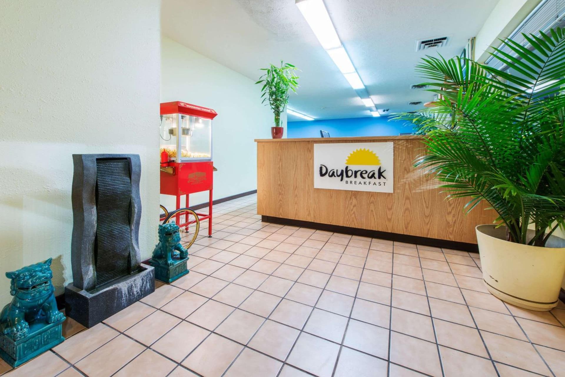 Days Inn by Wyndham Frankfort interior in Frankfort, KY — gallery photo 2