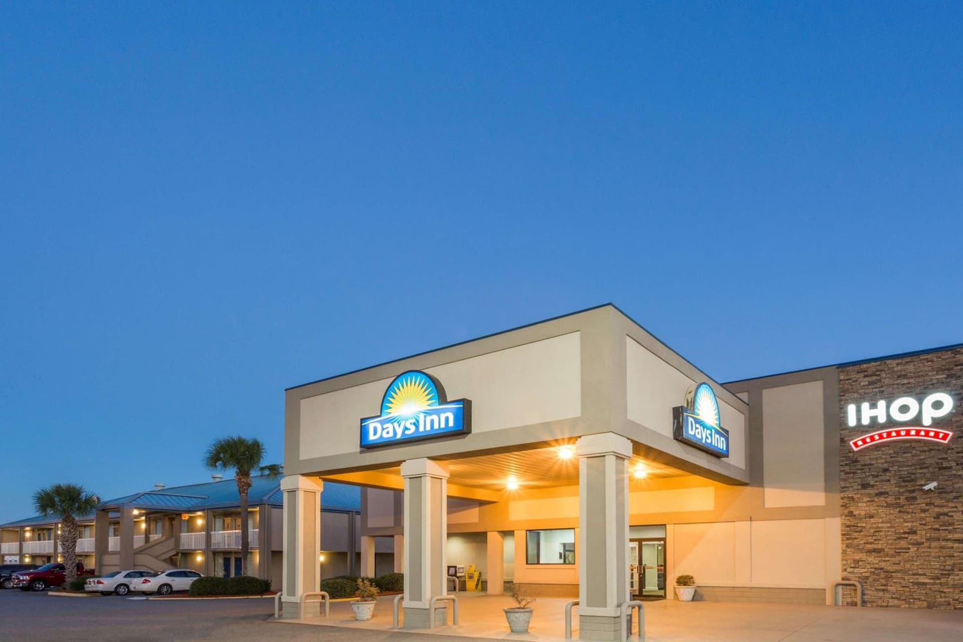Days Inn by Wyndham Adel I-75 featured exterior or lobby in Adel, GA — similar hotel