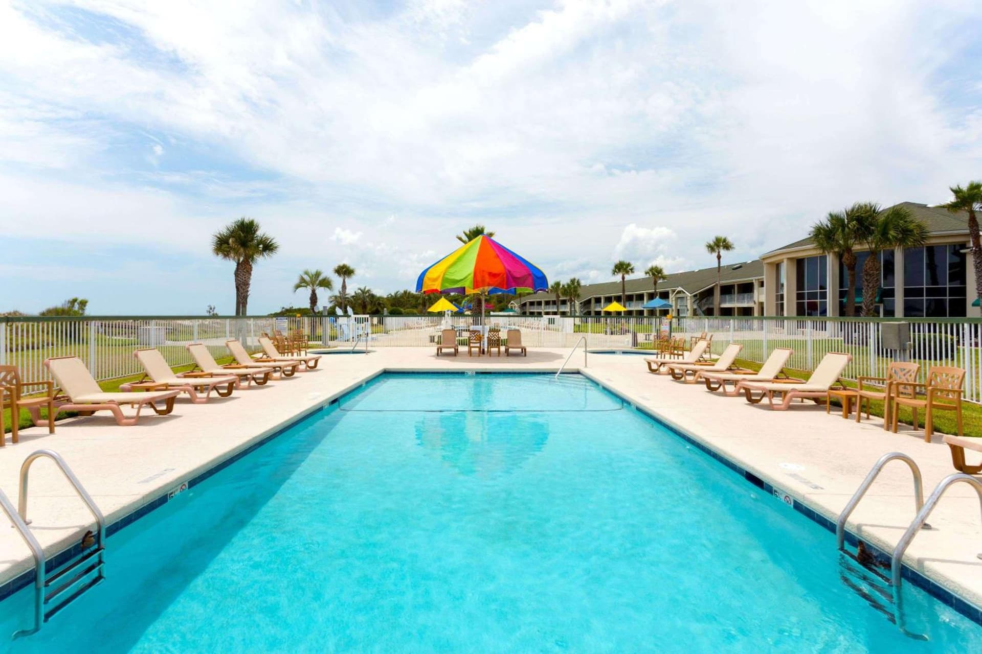 Days Inn & Suites by Wyndham Jekyll Island property views in Jekyll Island, GA — gallery photo 3