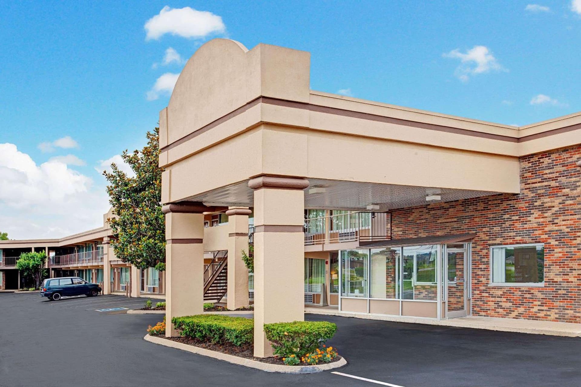 Days Inn by Wyndham Clarksville TN exterior or lobby in Clarksville, TN — main listing photo